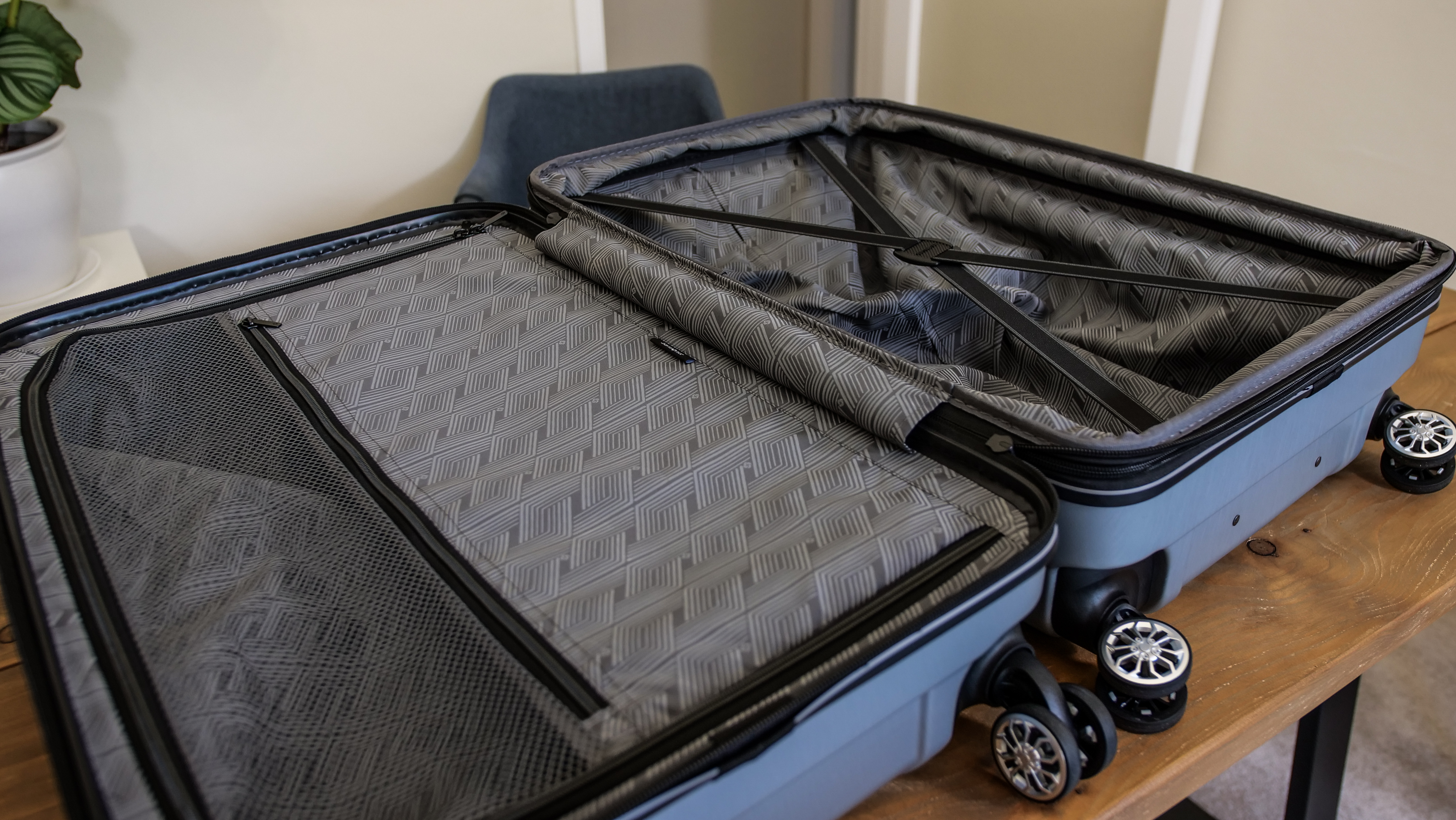 Samsonite Centric 2 Hardside Luggage Interior Compartments Samsonite Centric 2 Hardside Luggage Interior Compartments