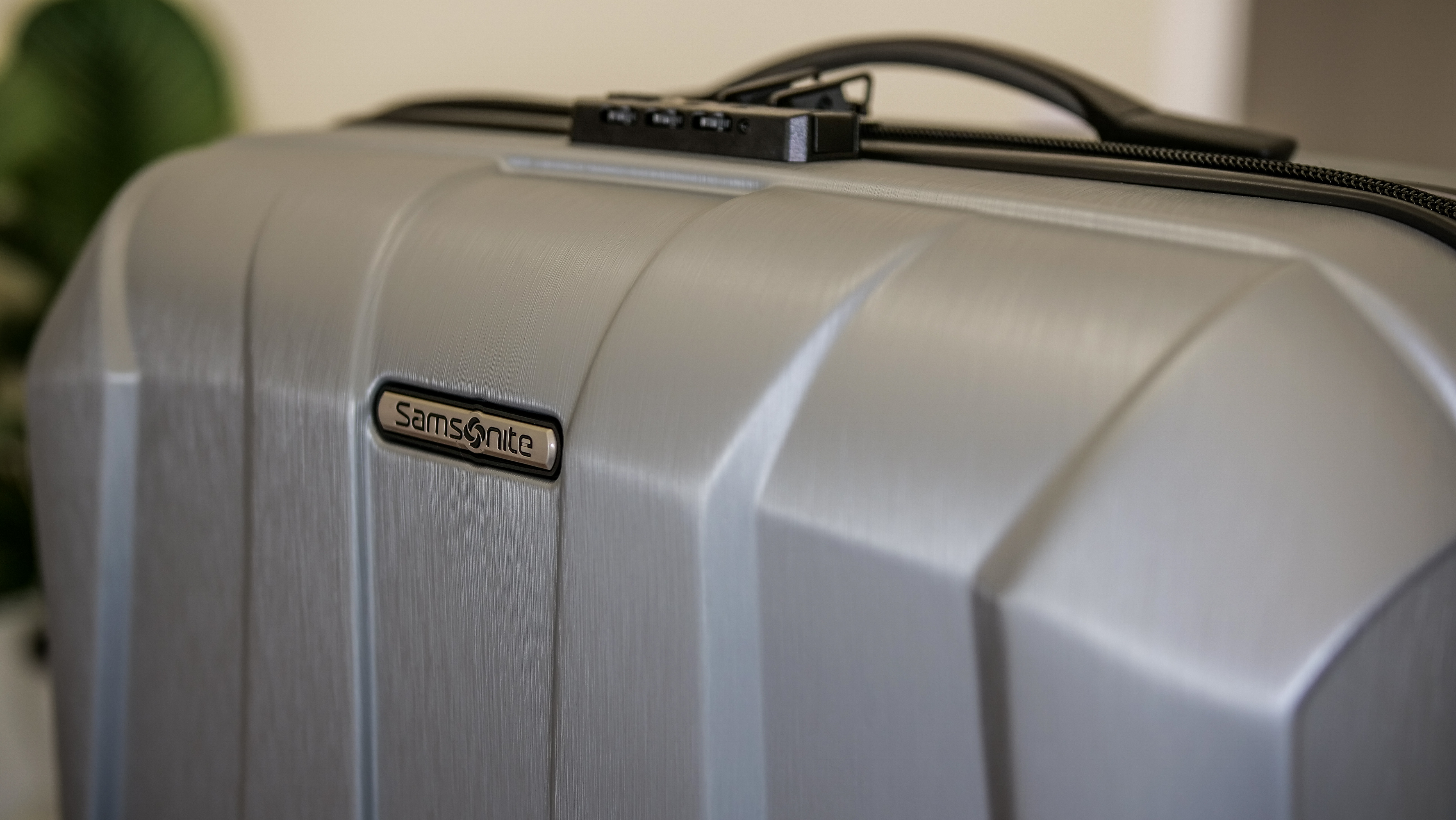 Samsonite Centric 2 Hardside Luggage material Samsonite Centric 2 Hardside Luggage material