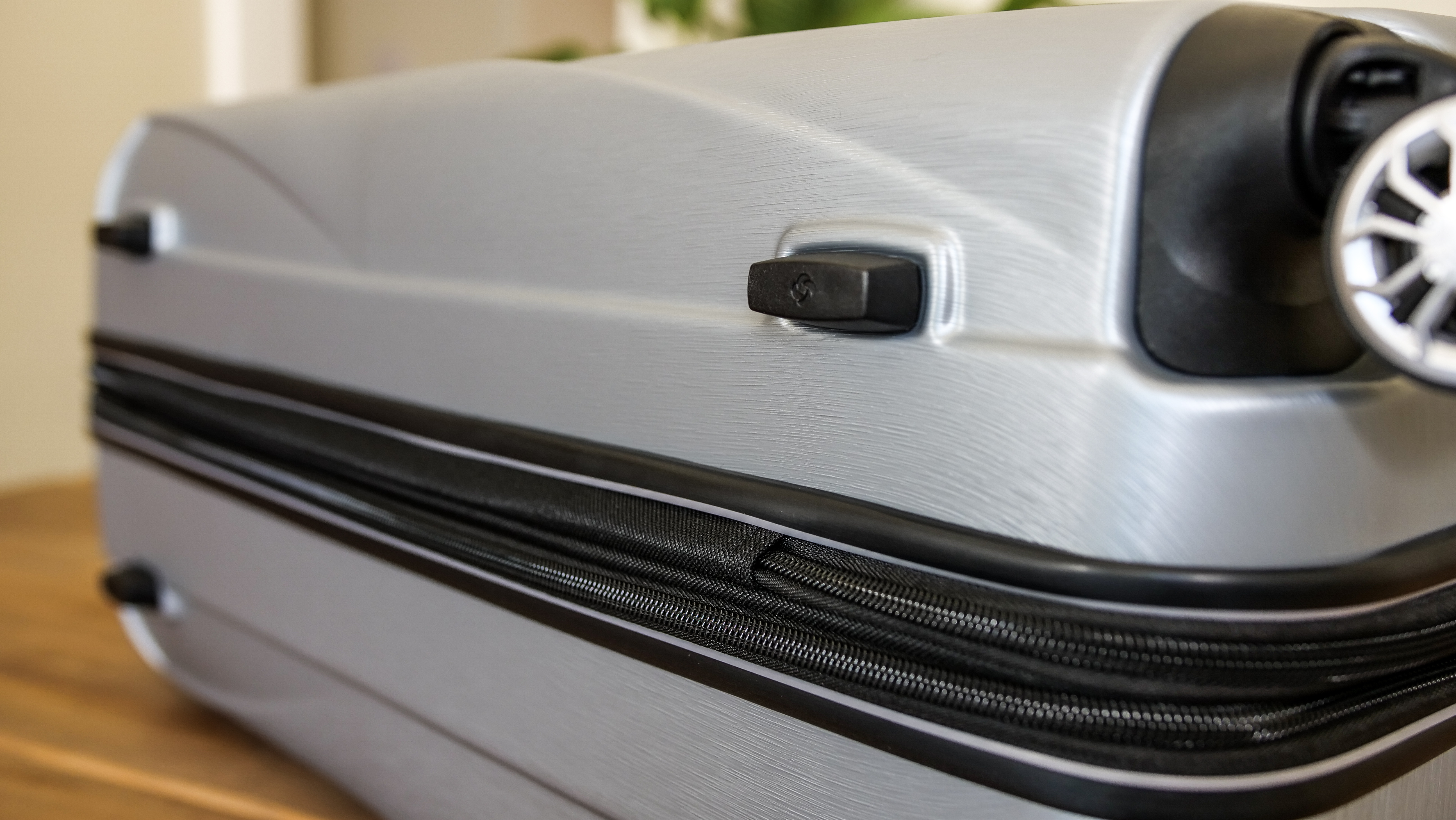 Samsonite Centric 2 hardside luggage feet Samsonite Centric 2 hardside luggage feet