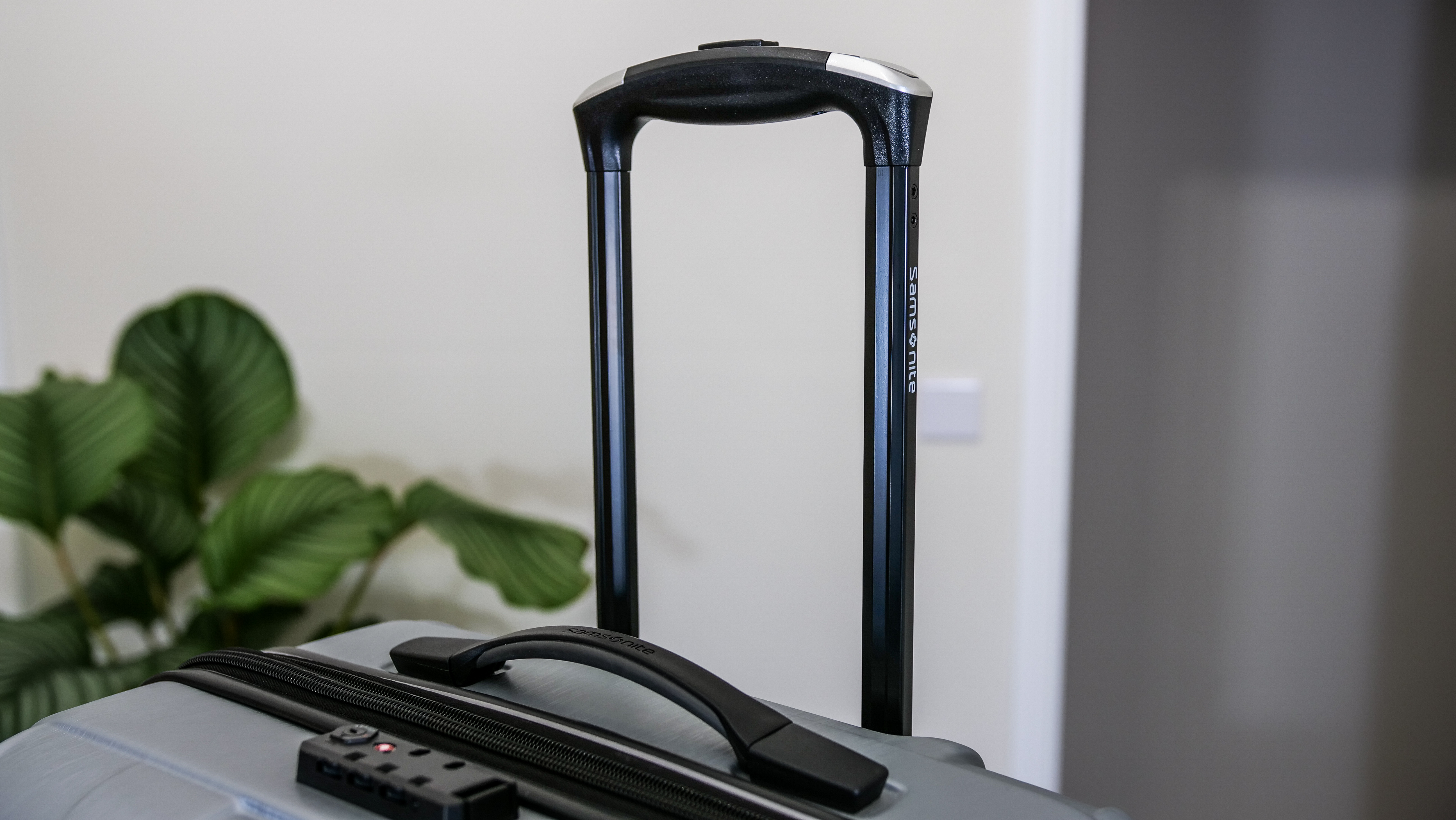 Samsonite Centric 2 hardside telescopic handle Samsonite Centric 2 hardside telescopic handle
