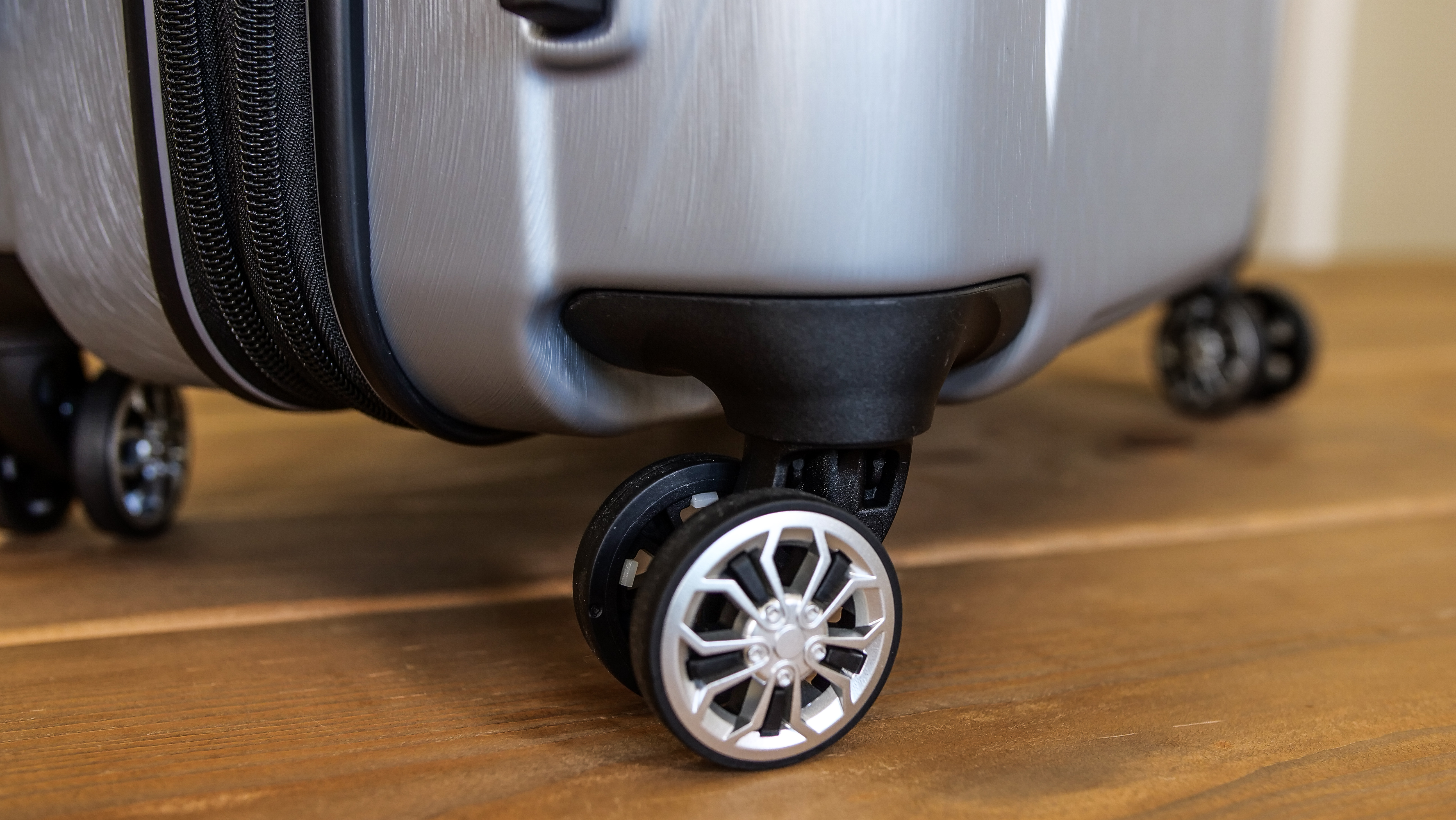 Samsonite Centric 2 spinner wheels Samsonite Centric 2 spinner wheels