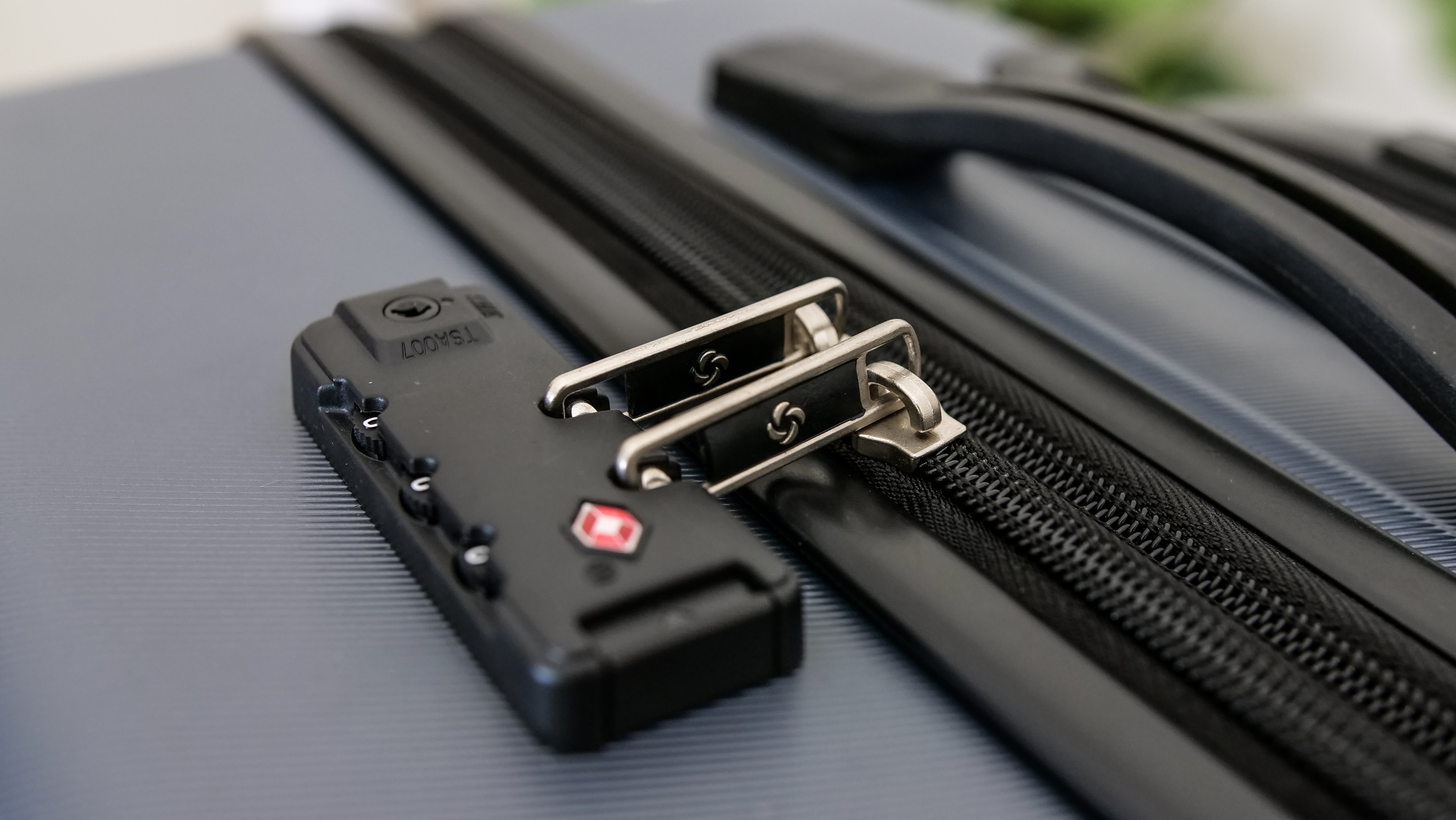 Samsonite Evolve SE Hardside lock Samsonite Evolve SE Hardside lock
