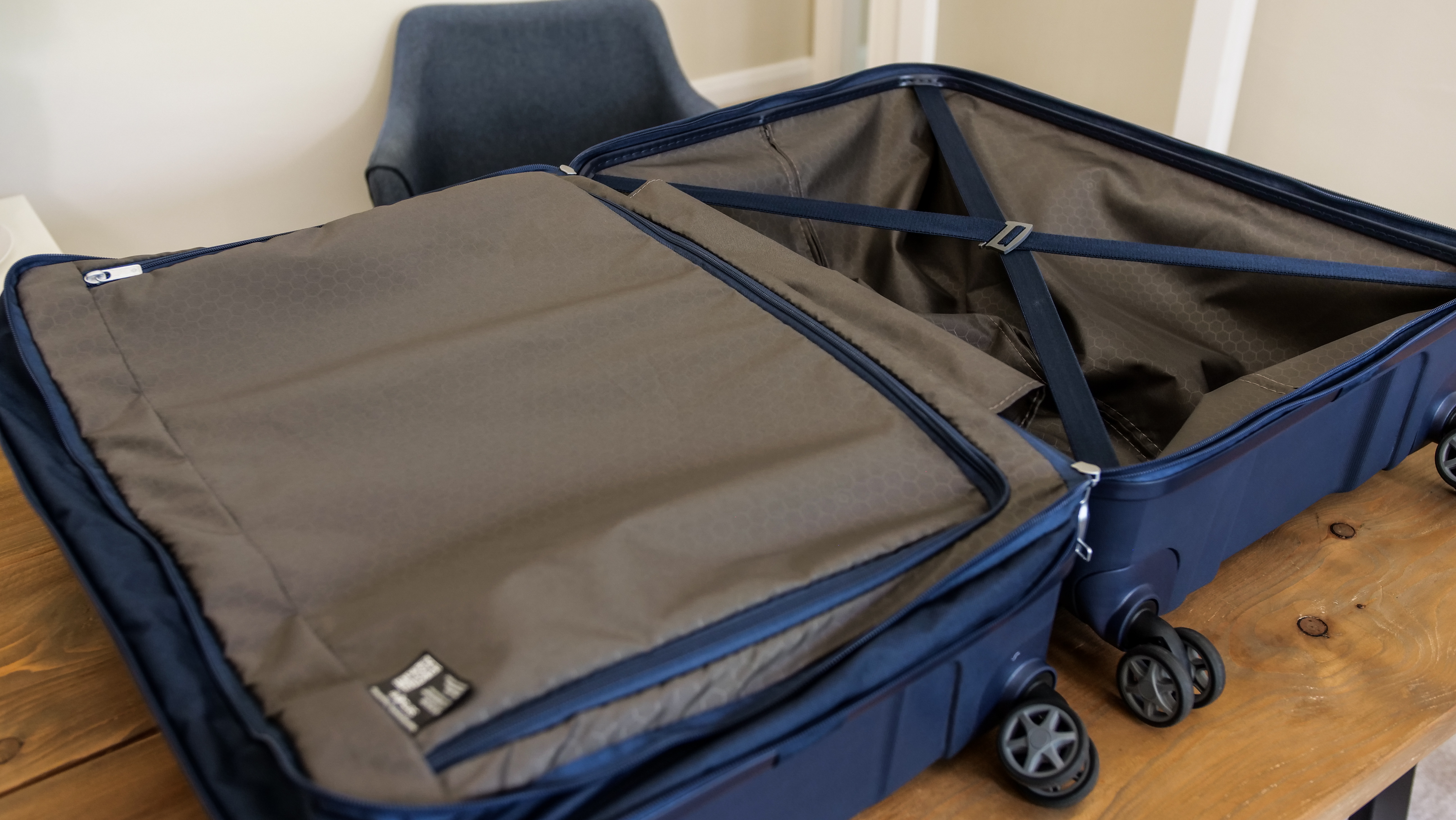 Samsonite Flux Hardside Interiot Compartments