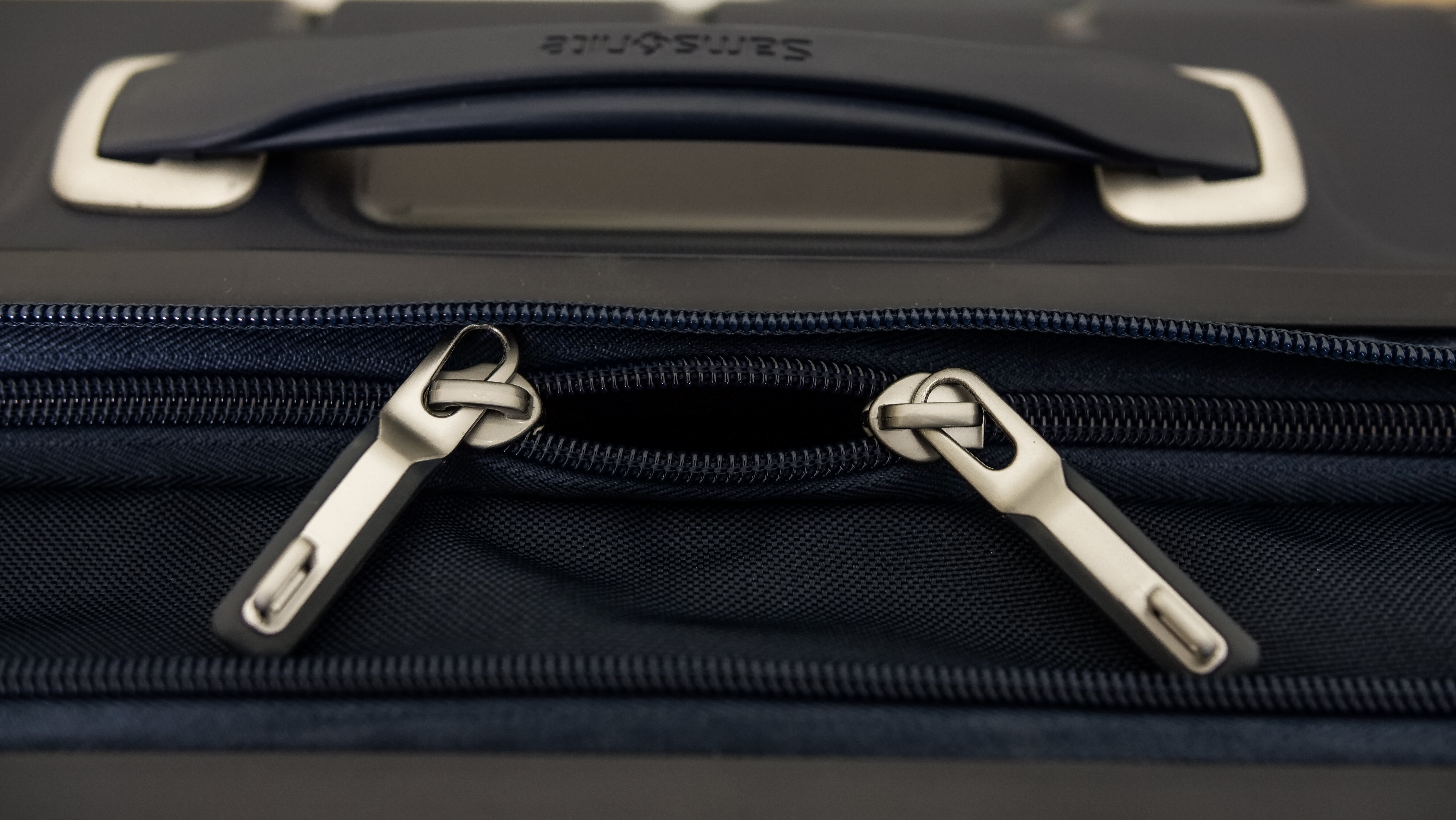 Samsonite Flux Hardside Zippers