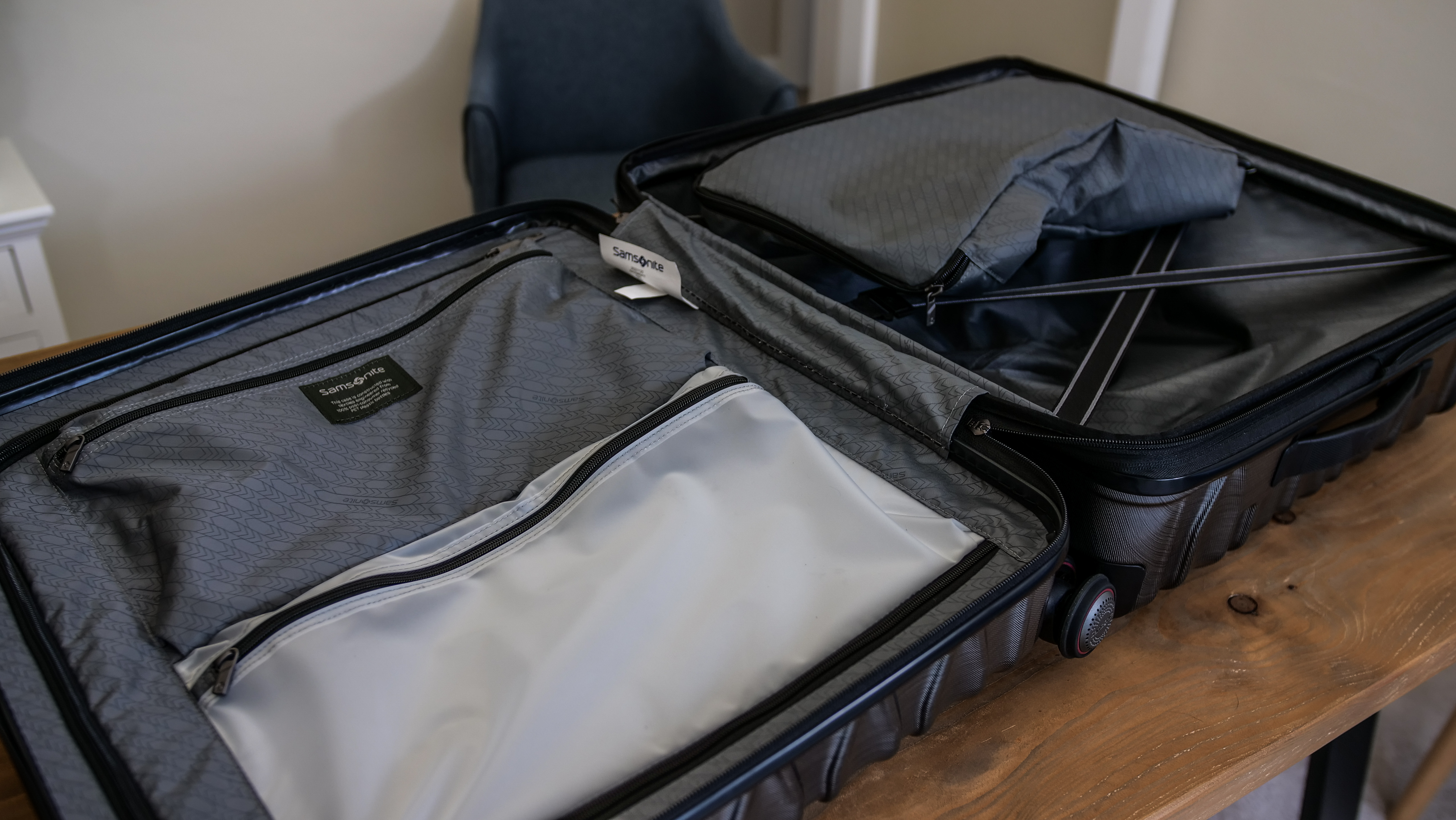 Samsonite Stryde 2 Hardside Glider interior compartments