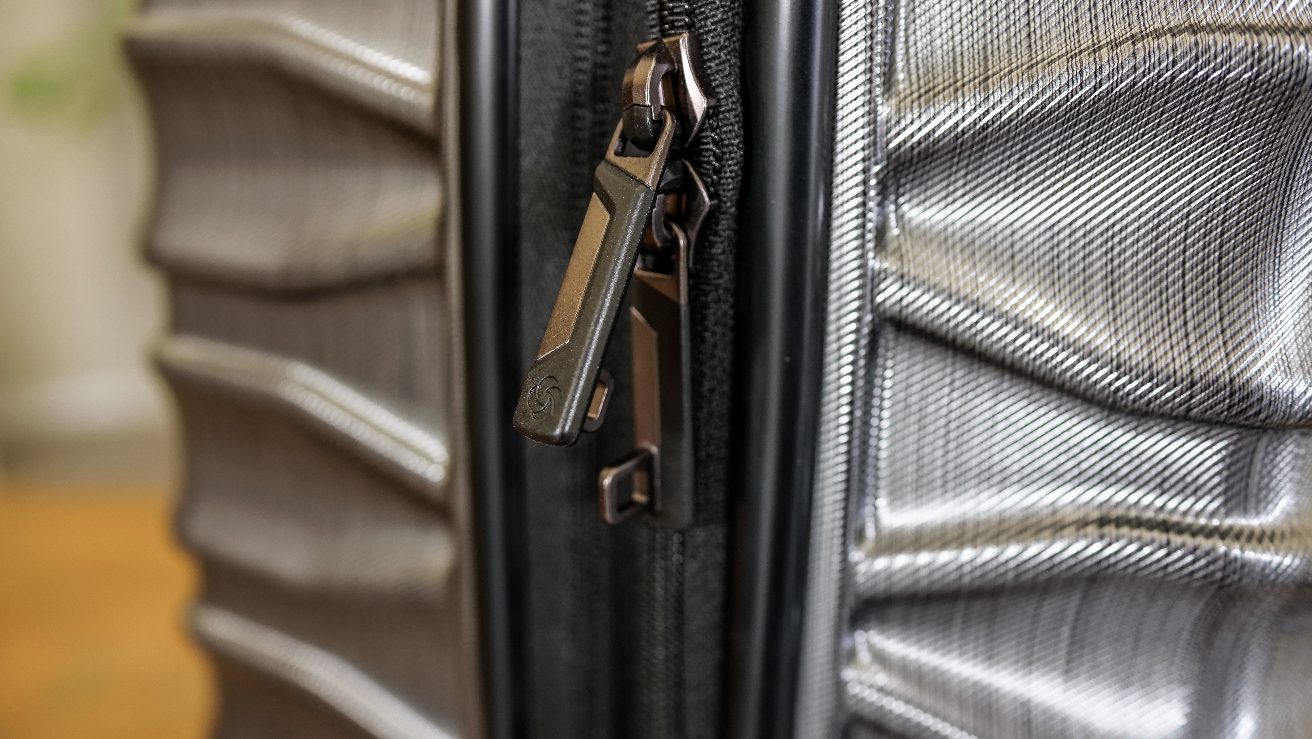 Samsonite Stryde 2 Hardside Glider zipper