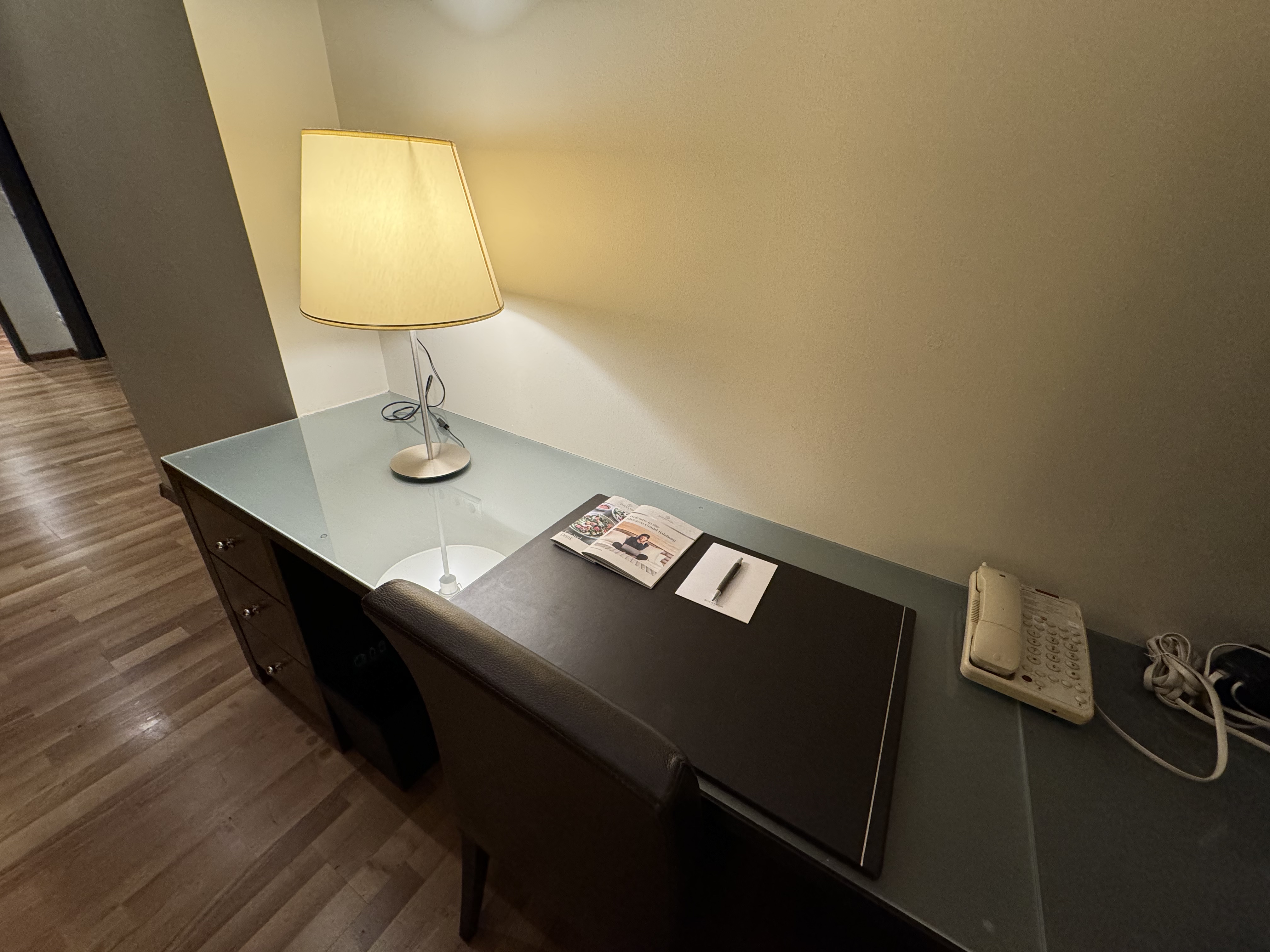 Sheraton Salzburg Desk in Suite Sheraton Salzburg Desk in Suite
