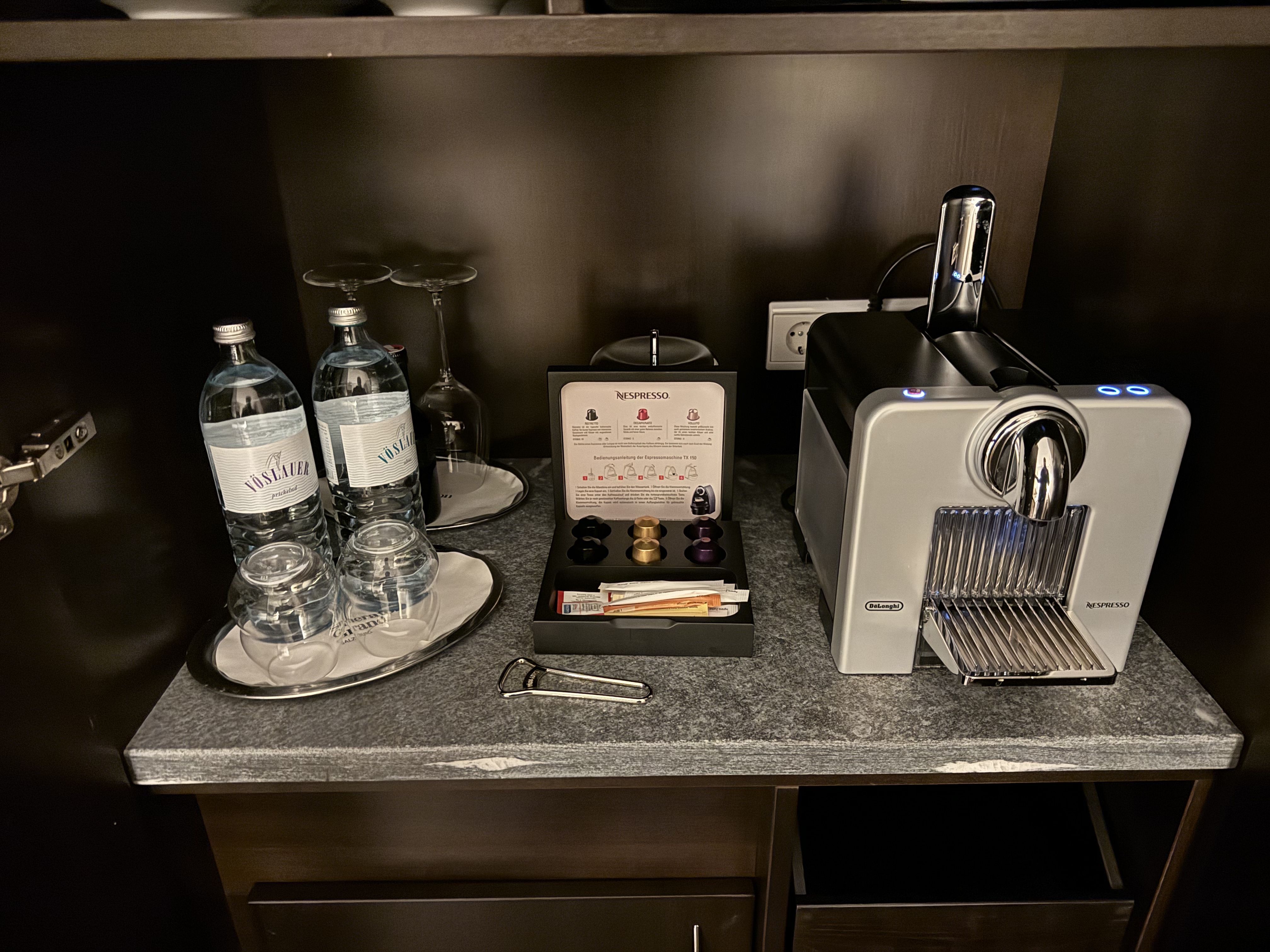 Sheraton Water and Coffee in Suite Sheraton Water and Coffee in Suite