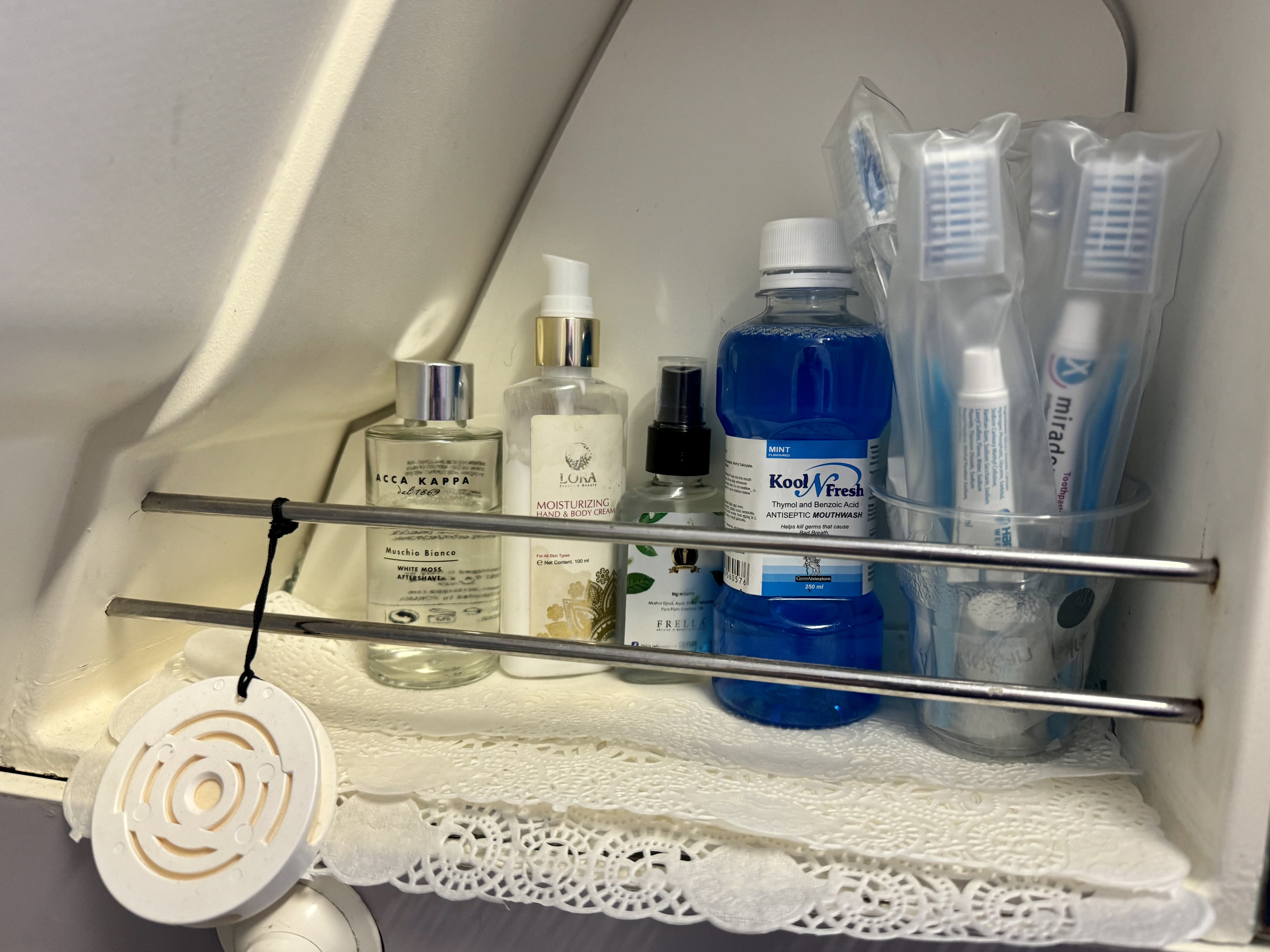 Sri Lankan A330 business class bathroom amenities
