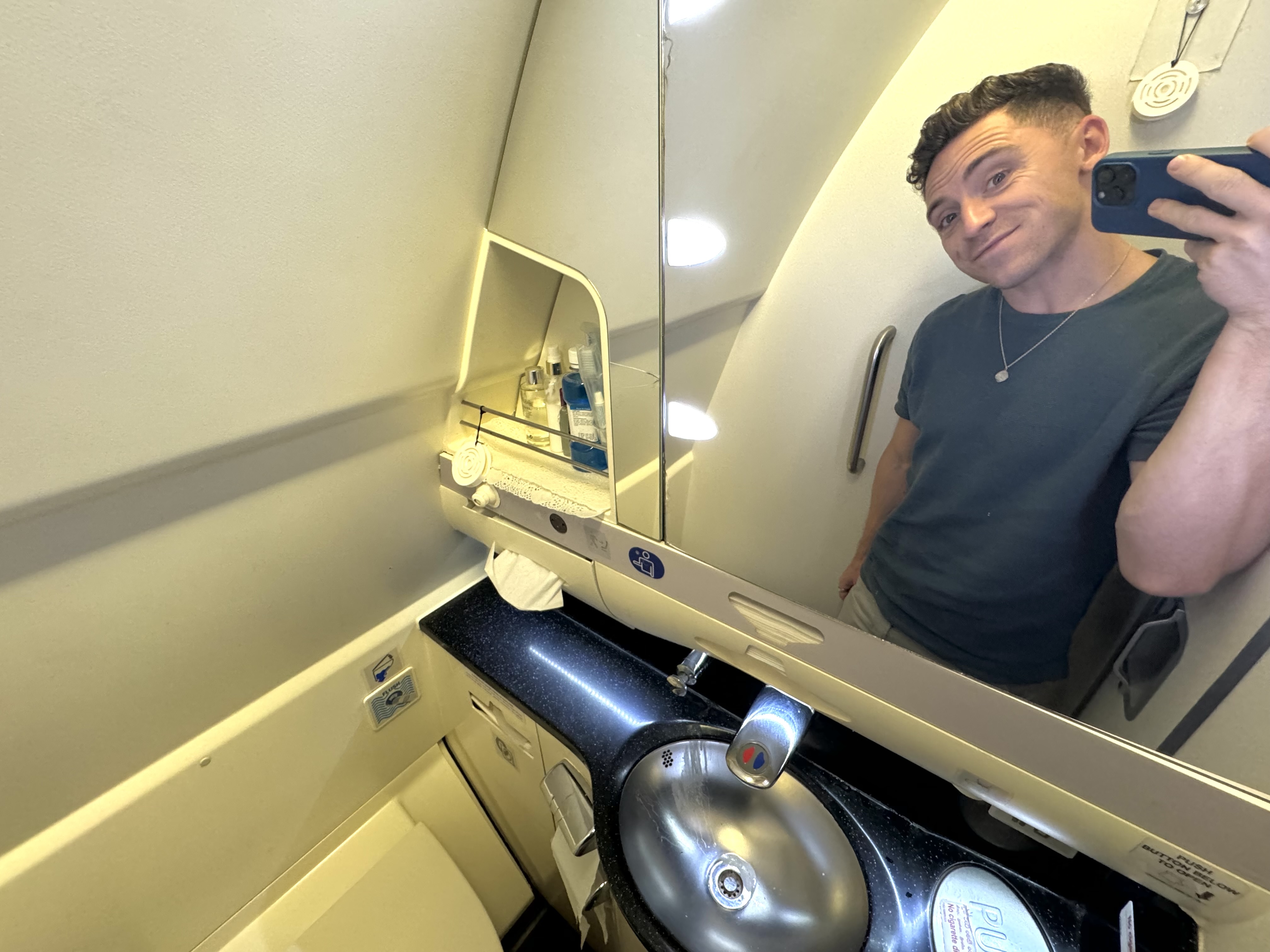 Sri Lankan A330 business class bathroom