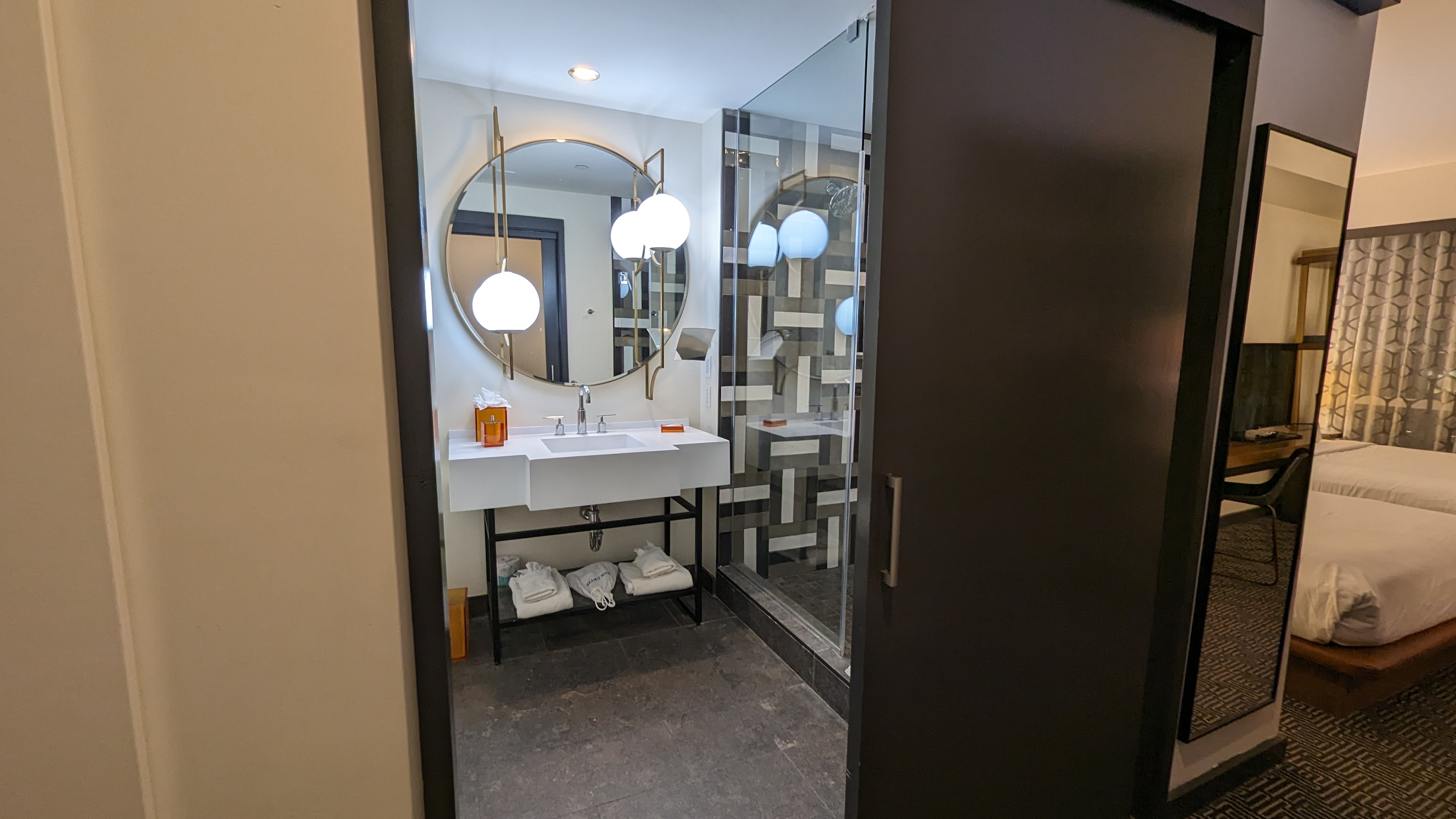 The Troubadour Hotel New Orleans guestroom bathroom entrance