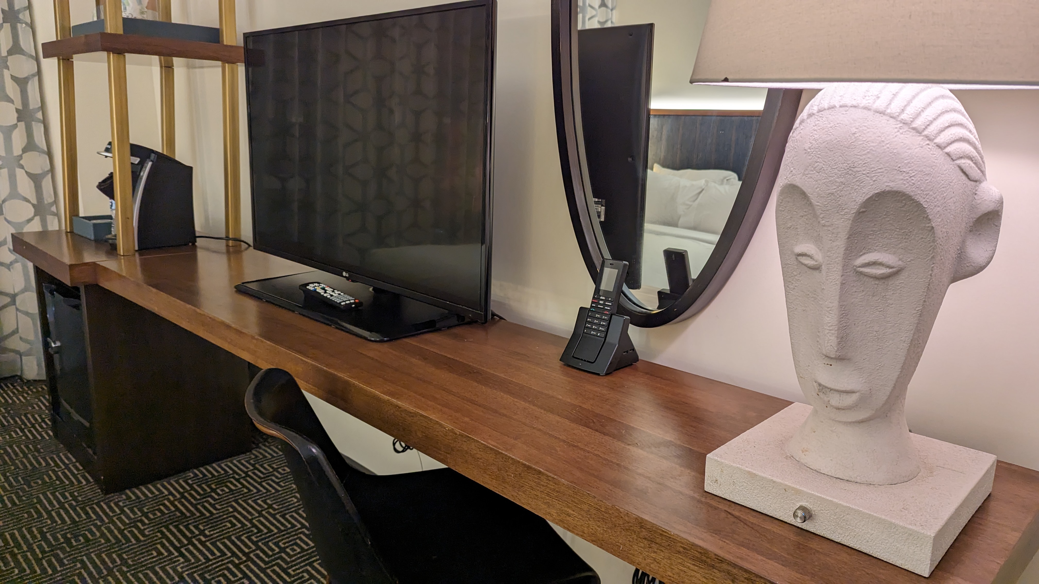The Troubadour Hotel New Orleans guestroom desk