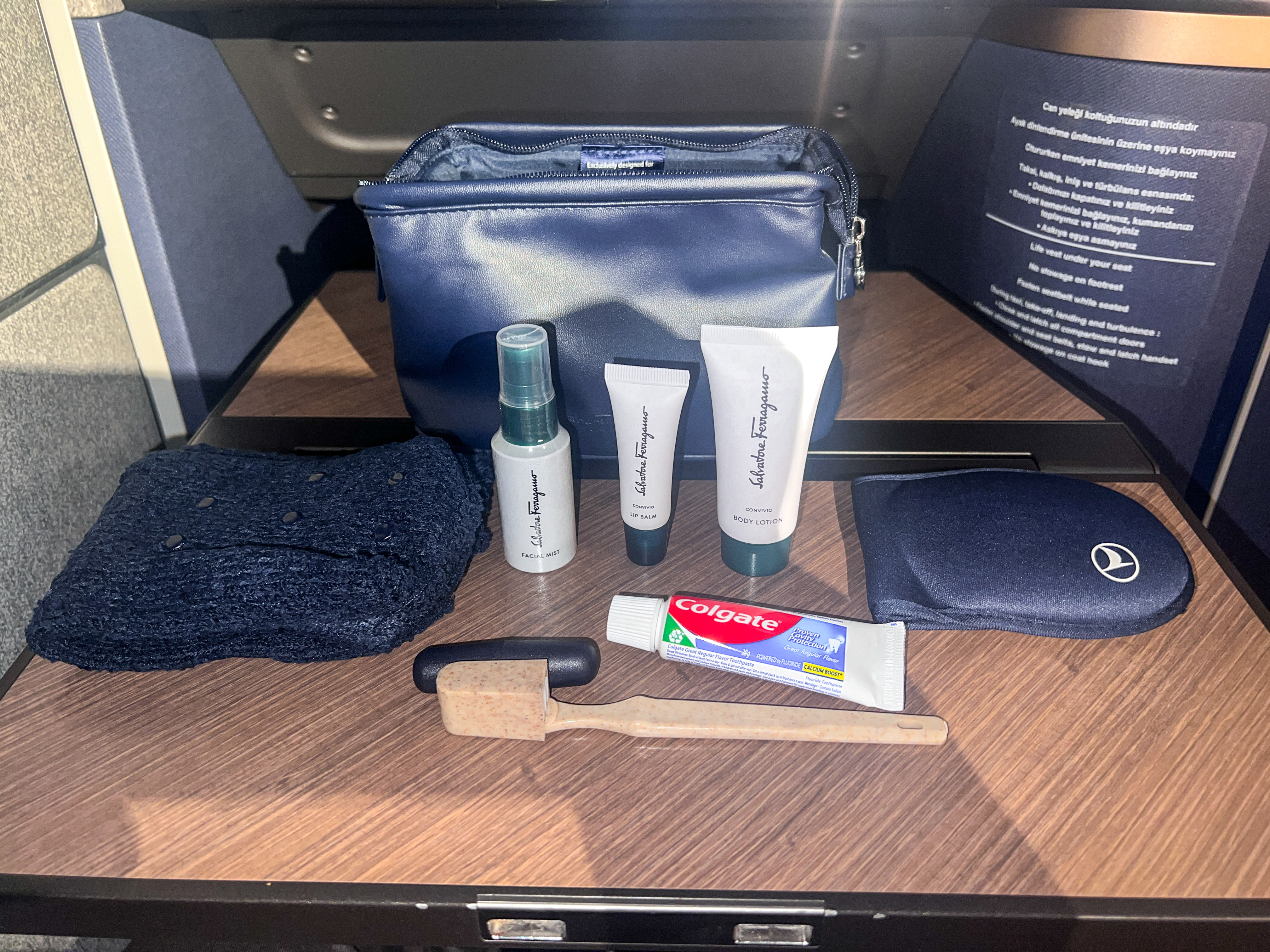 Turkish J A350 2024 amenity kit IN Turkish J A350 2024 amenity kit IN