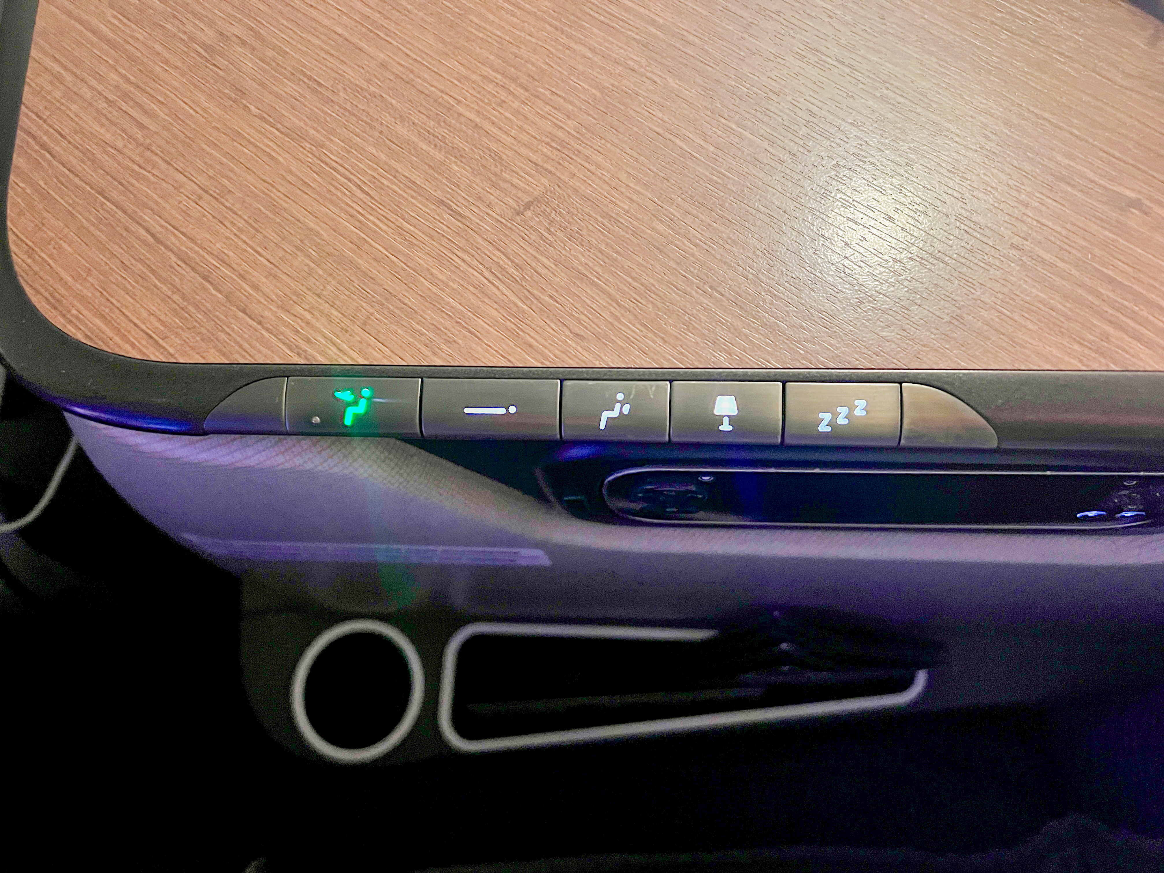 Turkish J A350 2024 seat controls Turkish J A350 2024 seat controls