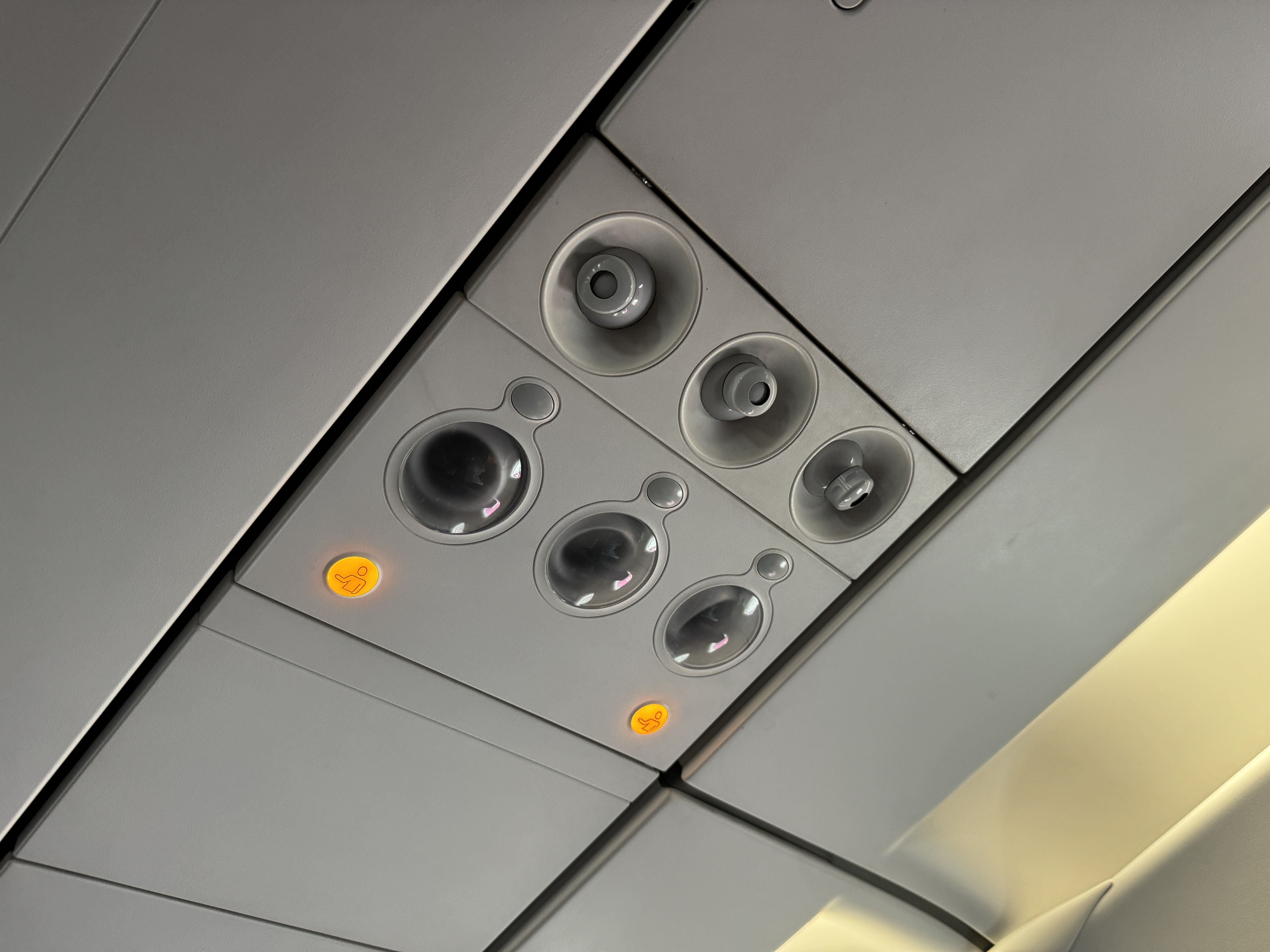 Wizz Air CPH GDN air vents lights