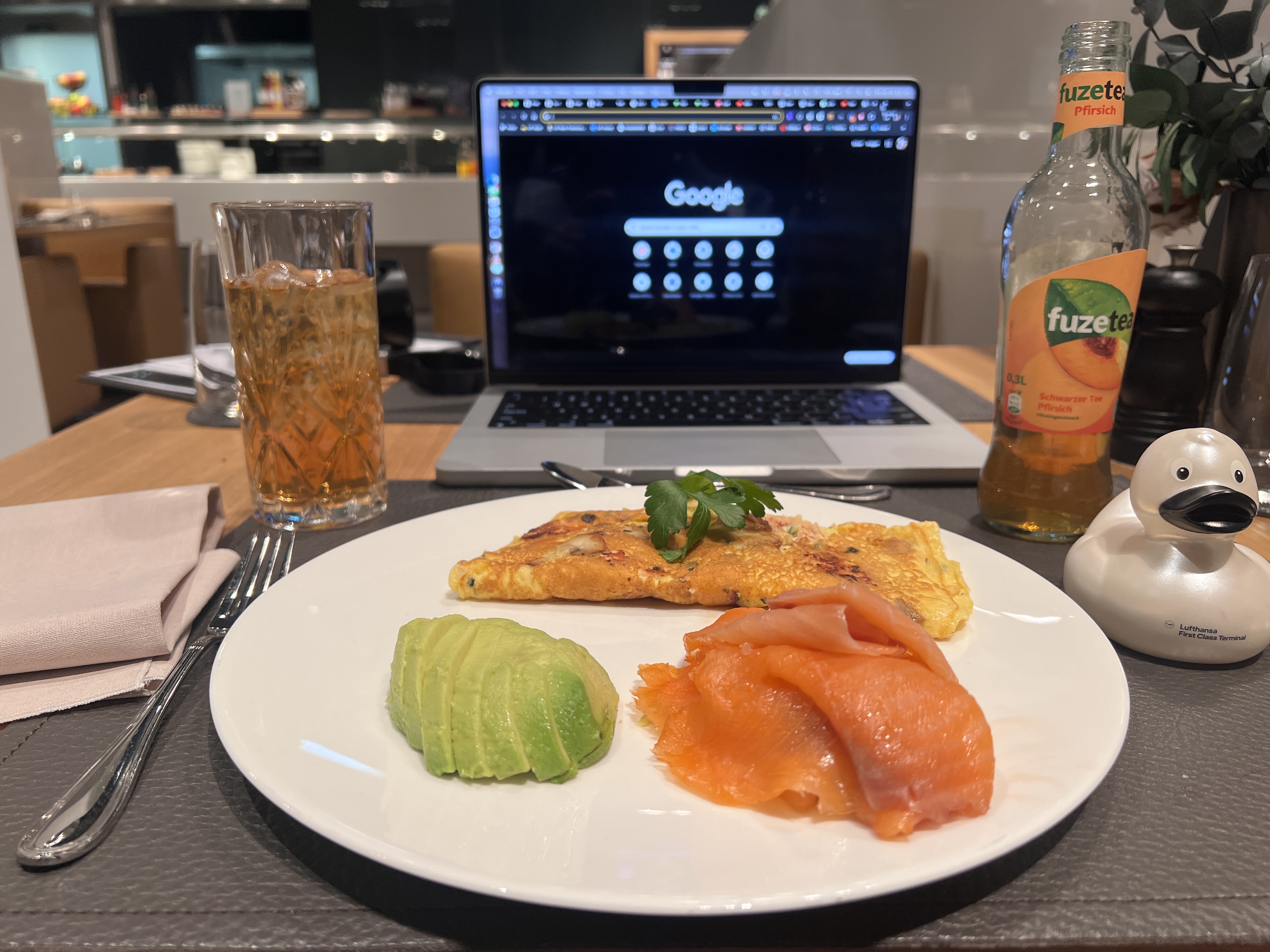 breakfast LH First class lounge FRA