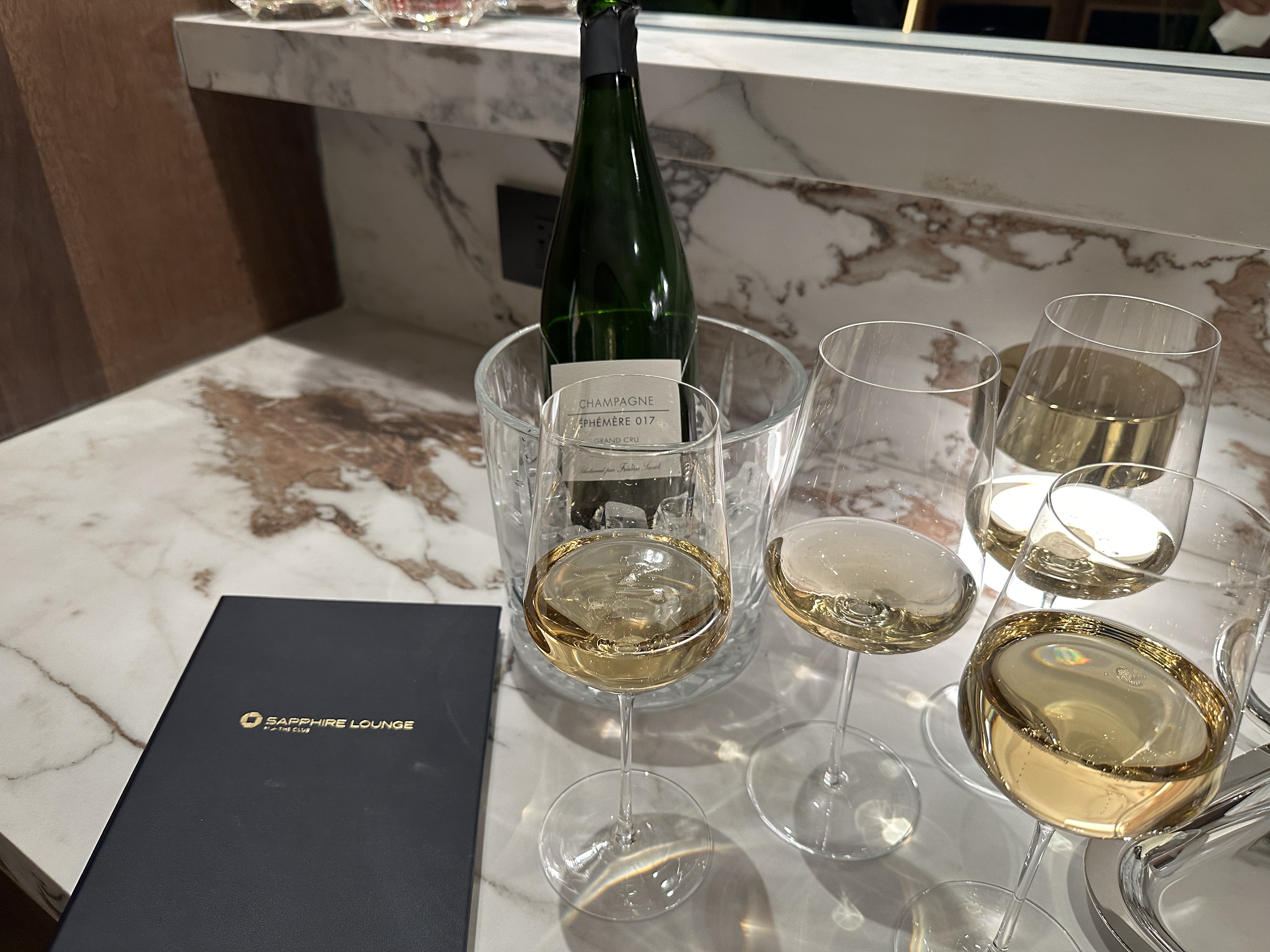 chase lounge champagne LGA