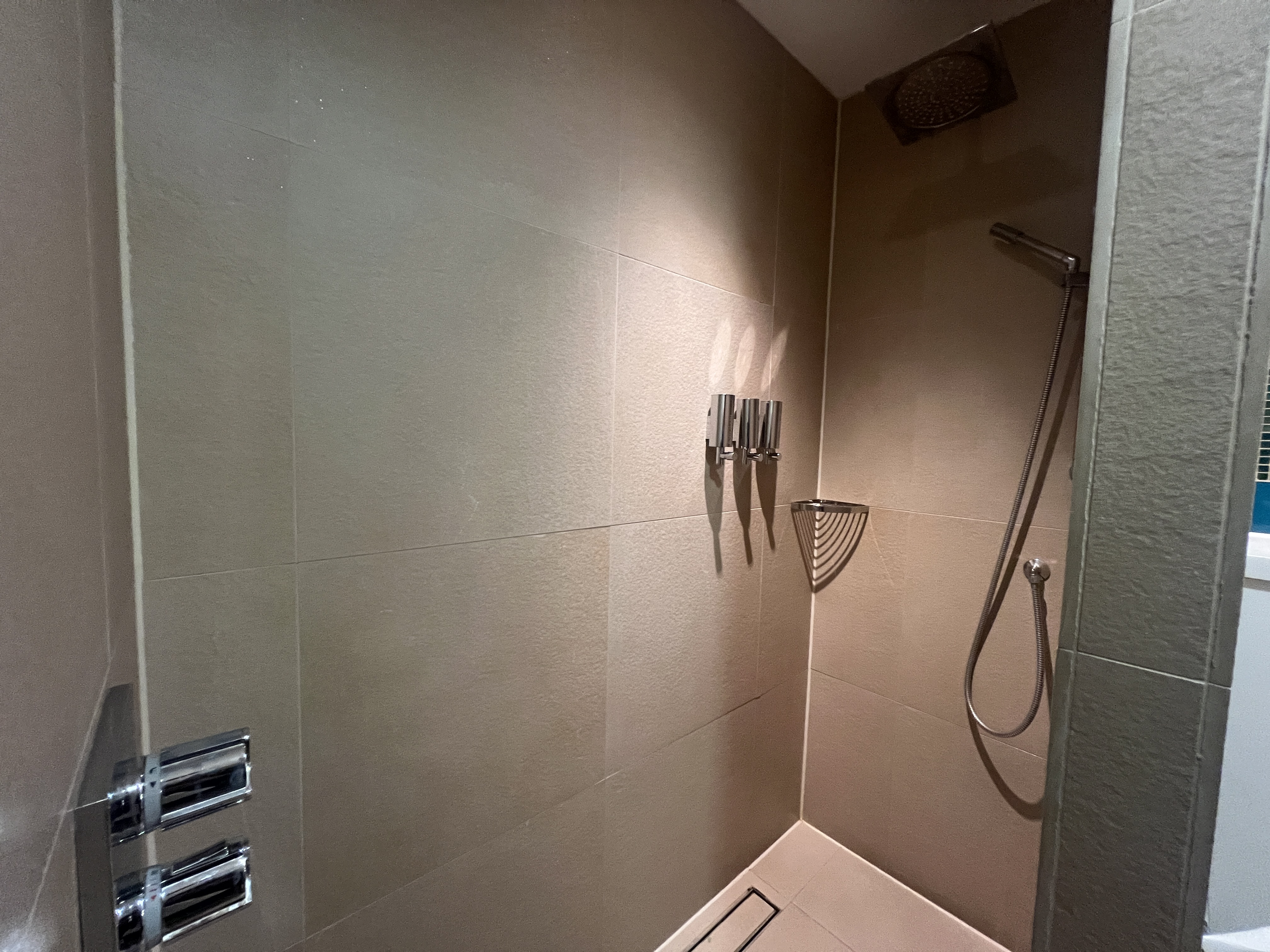 Etihad Lounge LHR Shower Etihad Lounge LHR Shower