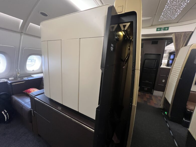 Etihad A380 First Class Apartment Closet Etihad A380 First Class Apartment Closet