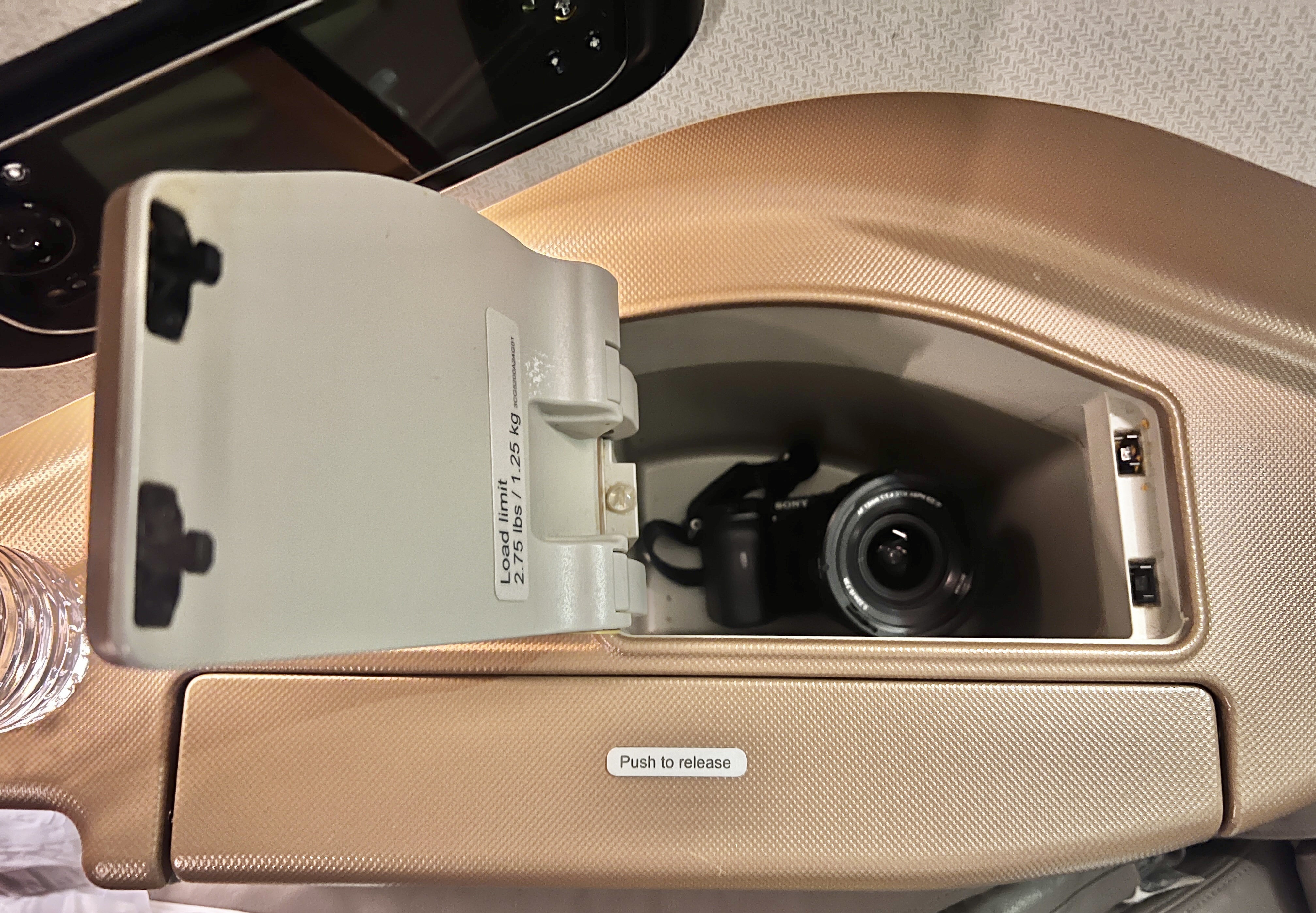 Singapore business 777 storage compartment Singapore business 777 storage compartment