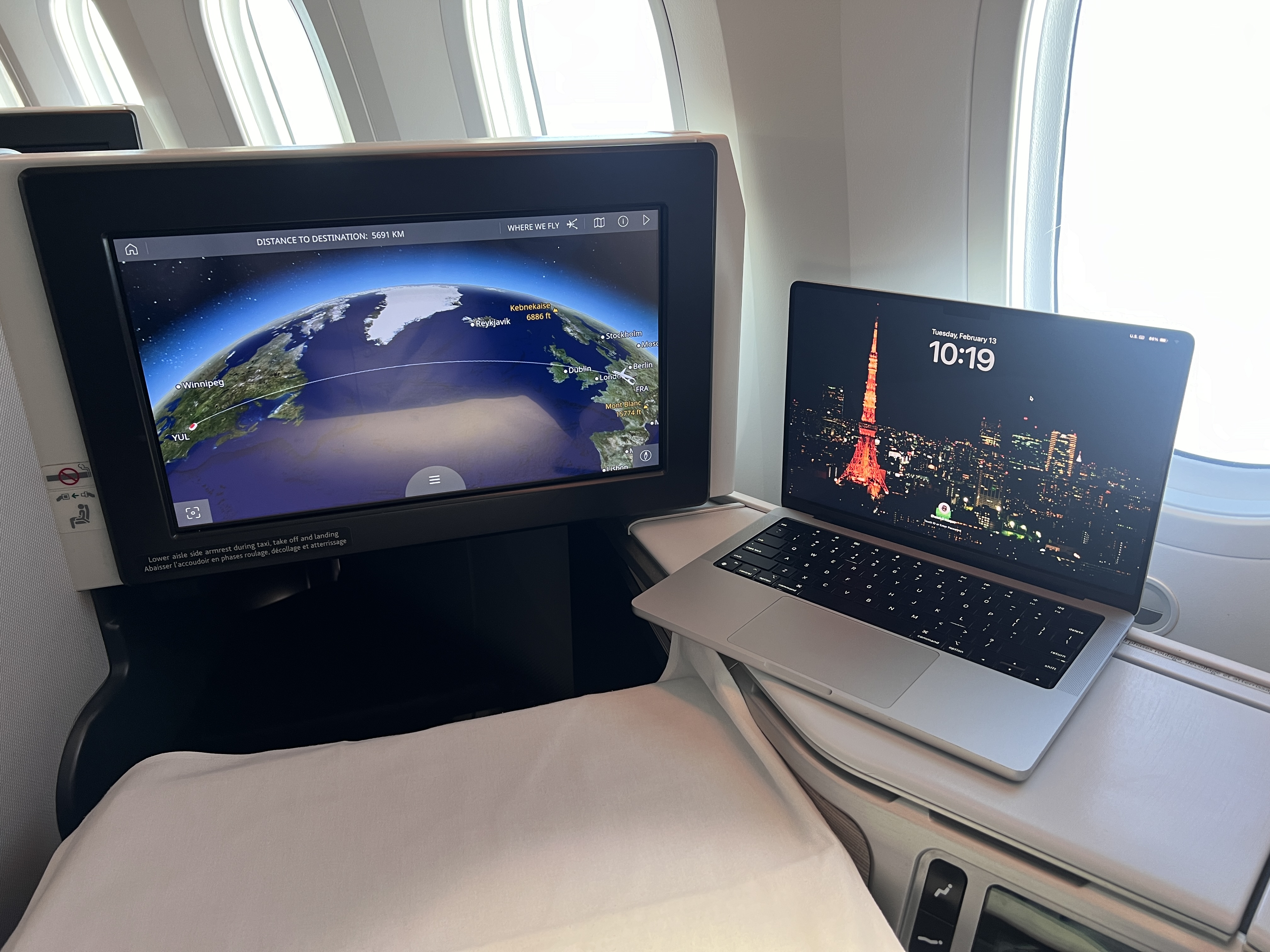 Air Canada business class seat and IFE Air Canada business class seat and IFE