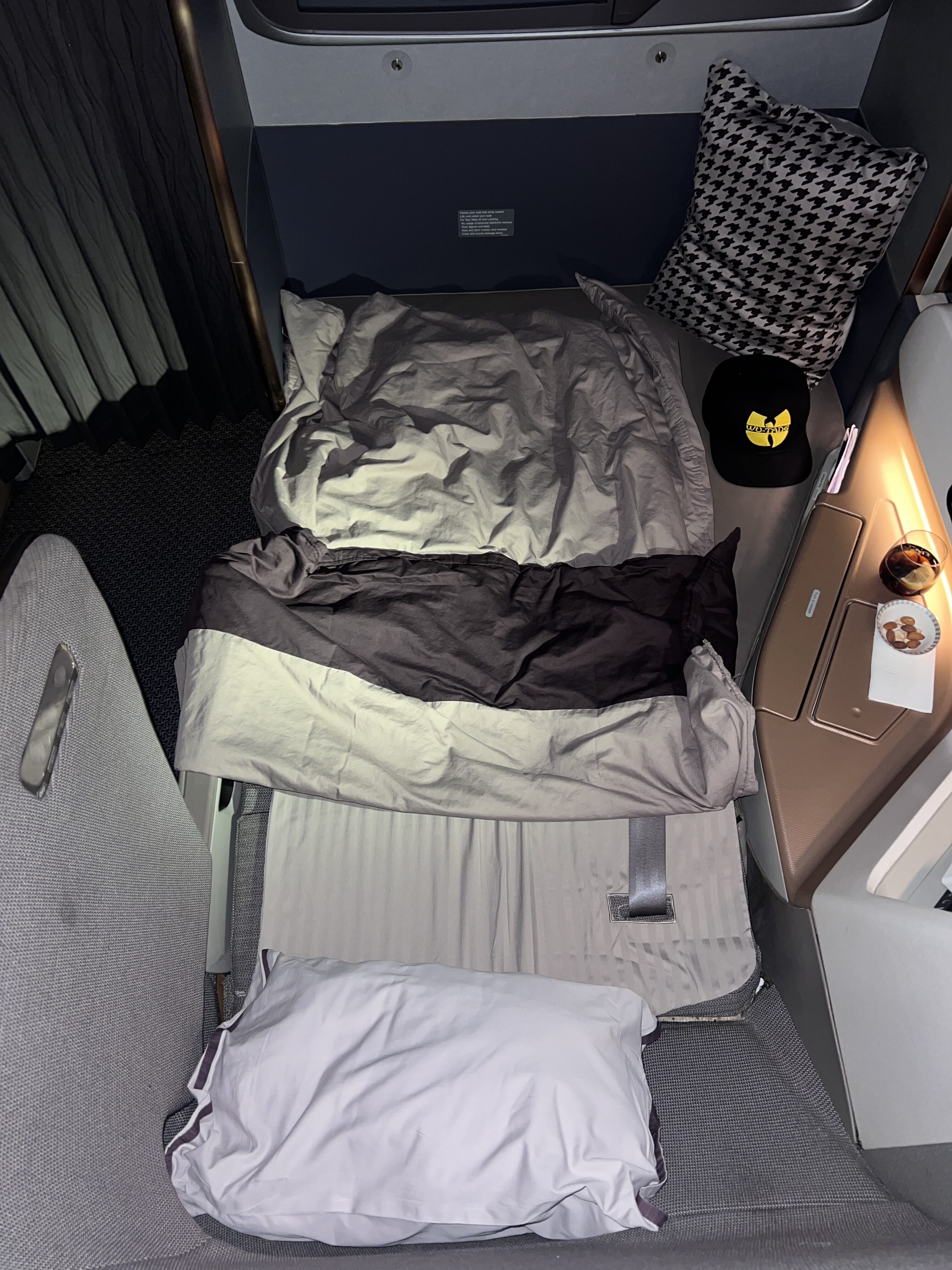 Singapore business 777 bed flash wide Singapore business 777 bed flash wide