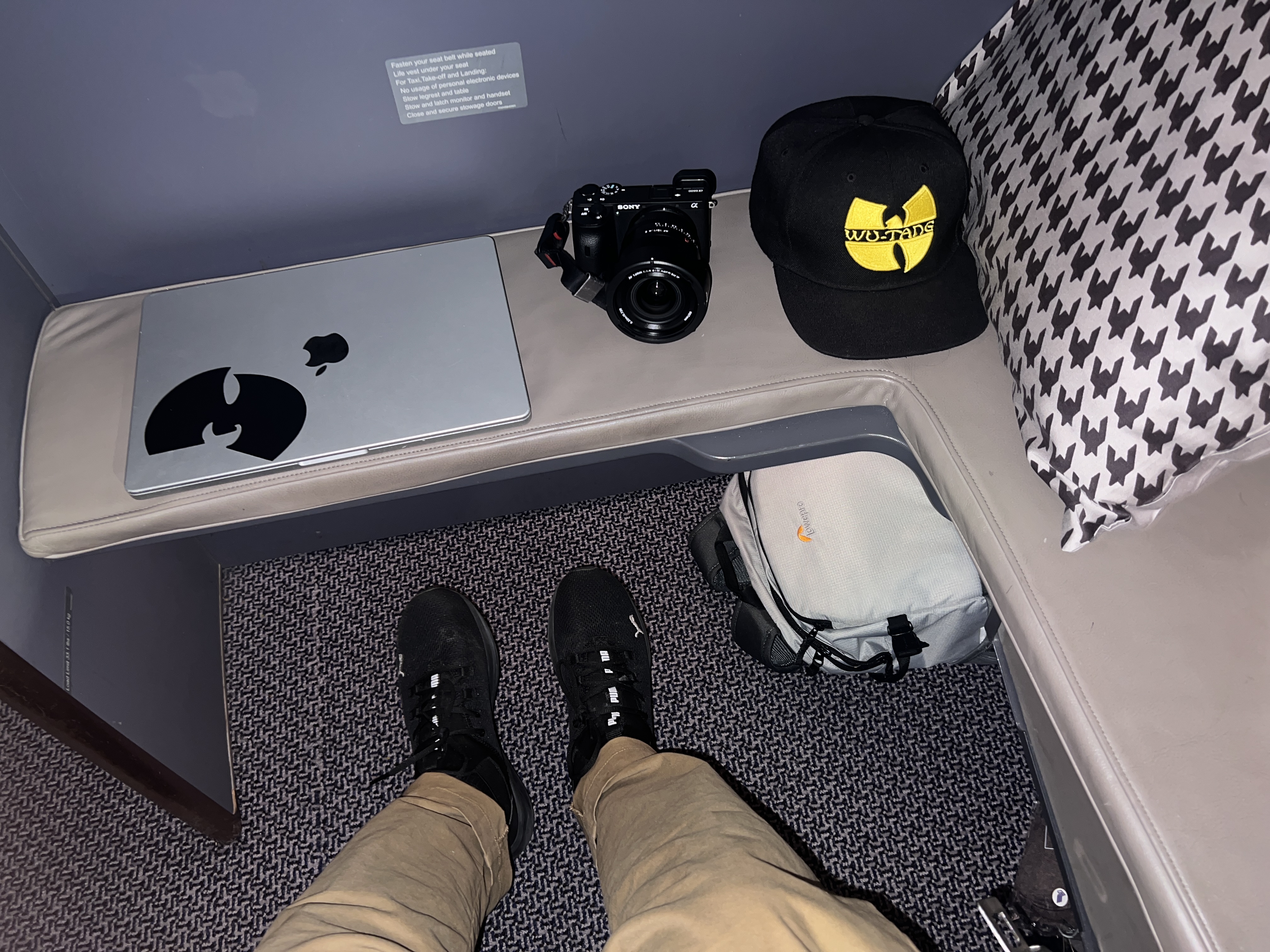 Singapore business footwell 777 Singapore business footwell 777