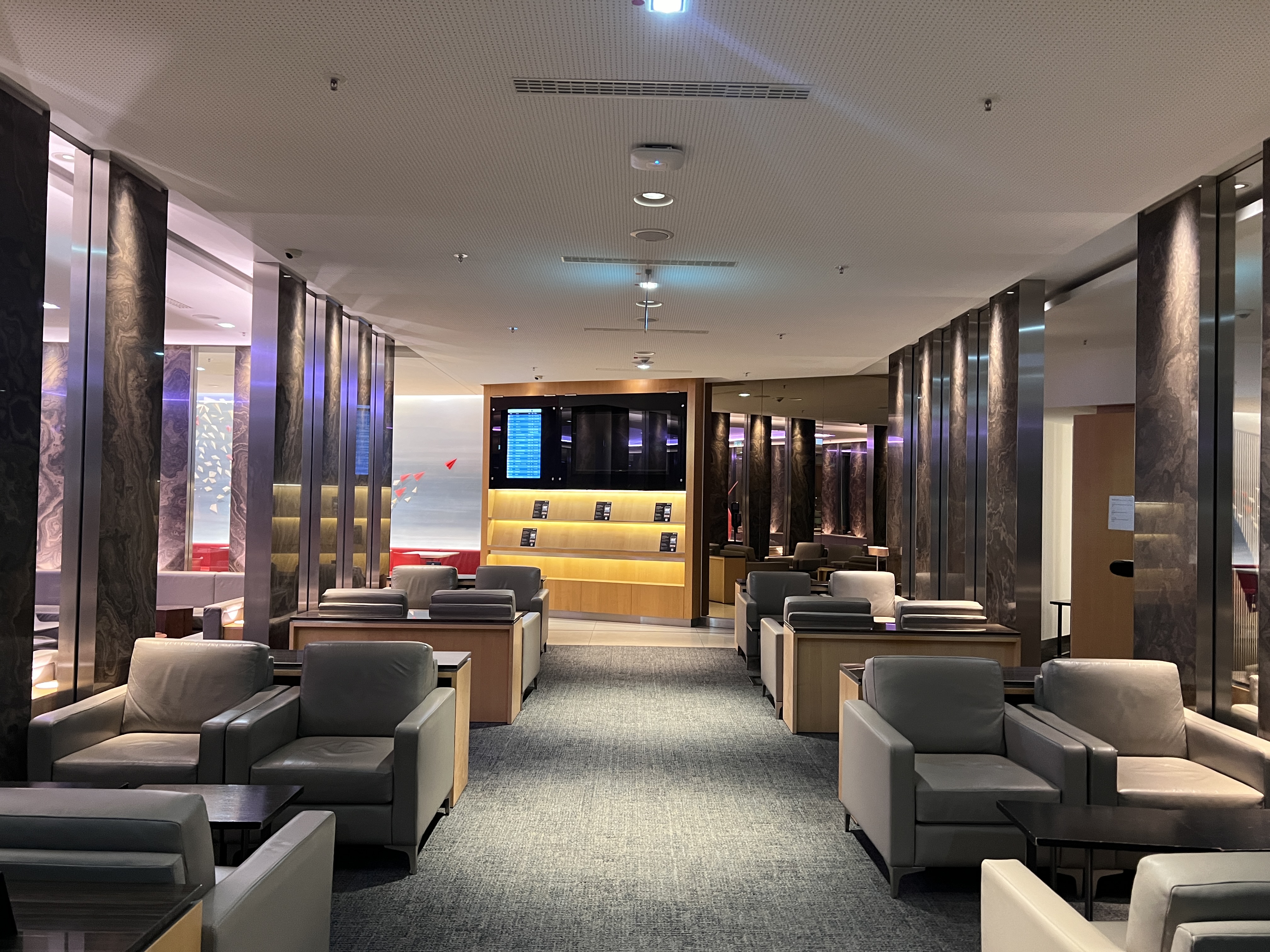 Air canada business maple leaf lounge Frankfurt even more seating