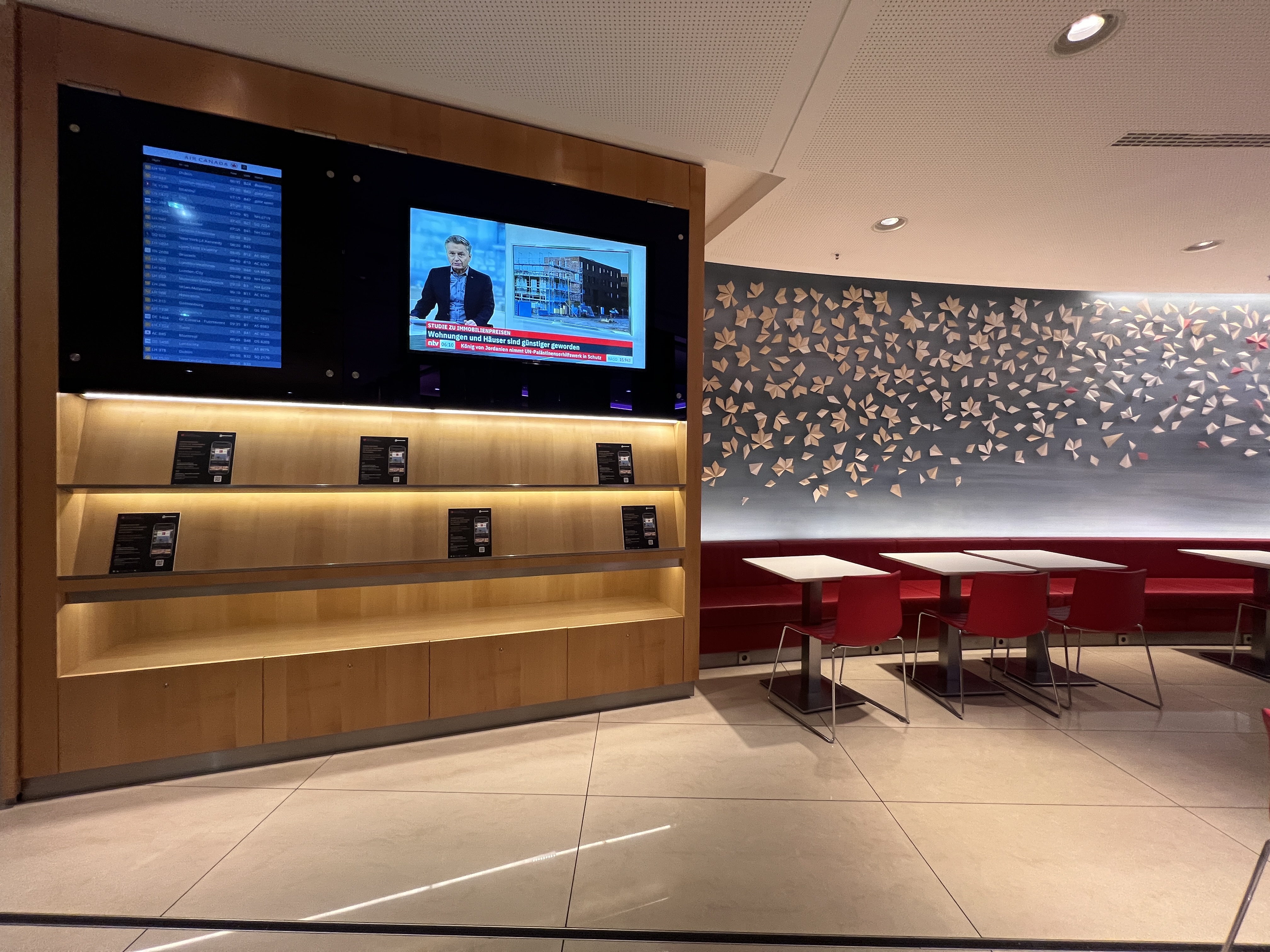 Air Canada business Maple Leaf Lounge Frankfurt seats Air Canada business Maple Leaf Lounge Frankfurt seats