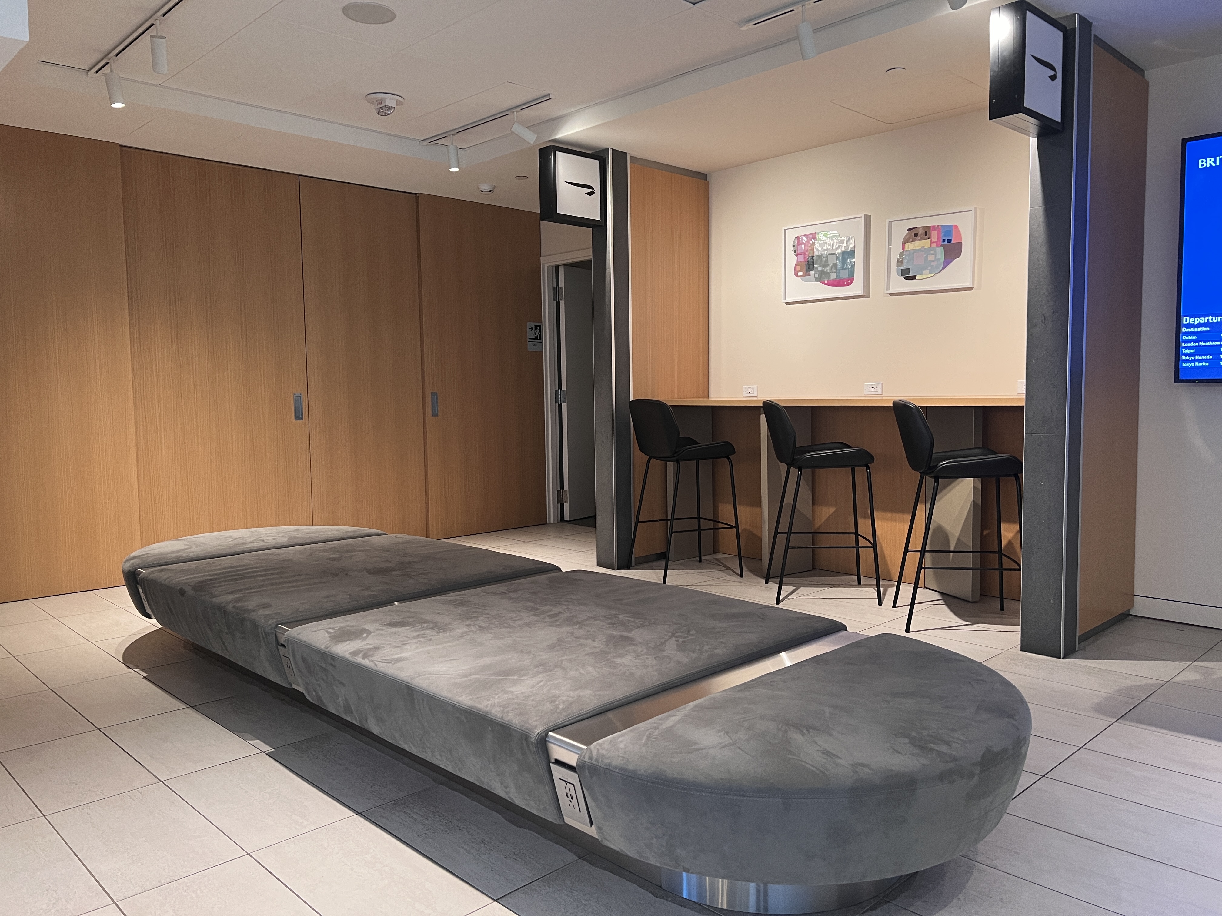 British Airways Lounge San Francisco lounging area near entrance British Airways Lounge San Francisco lounging area near entrance