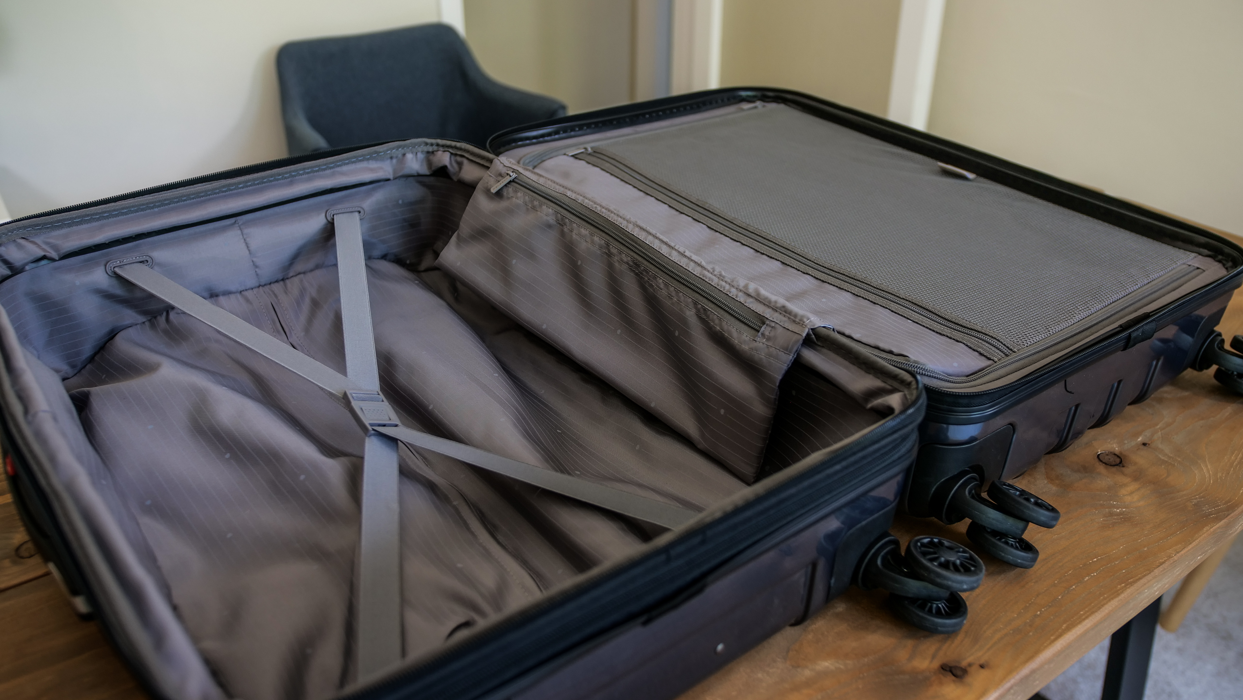 Delsey Helium Aero Interior Compartment Delsey Helium Aero Interior Compartment