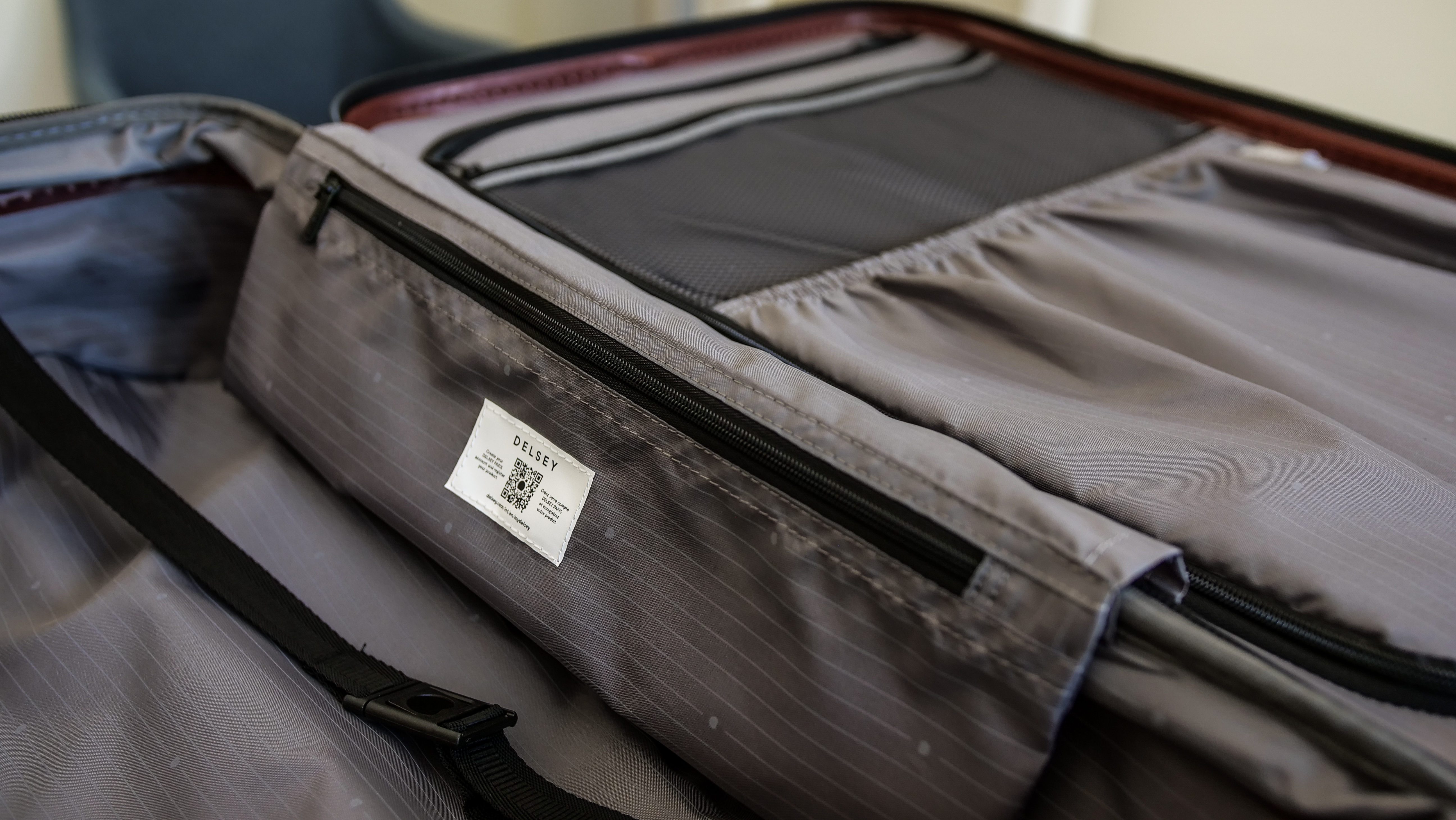 Delsey Titanium Interior Pockets Delsey Titanium Interior Pockets