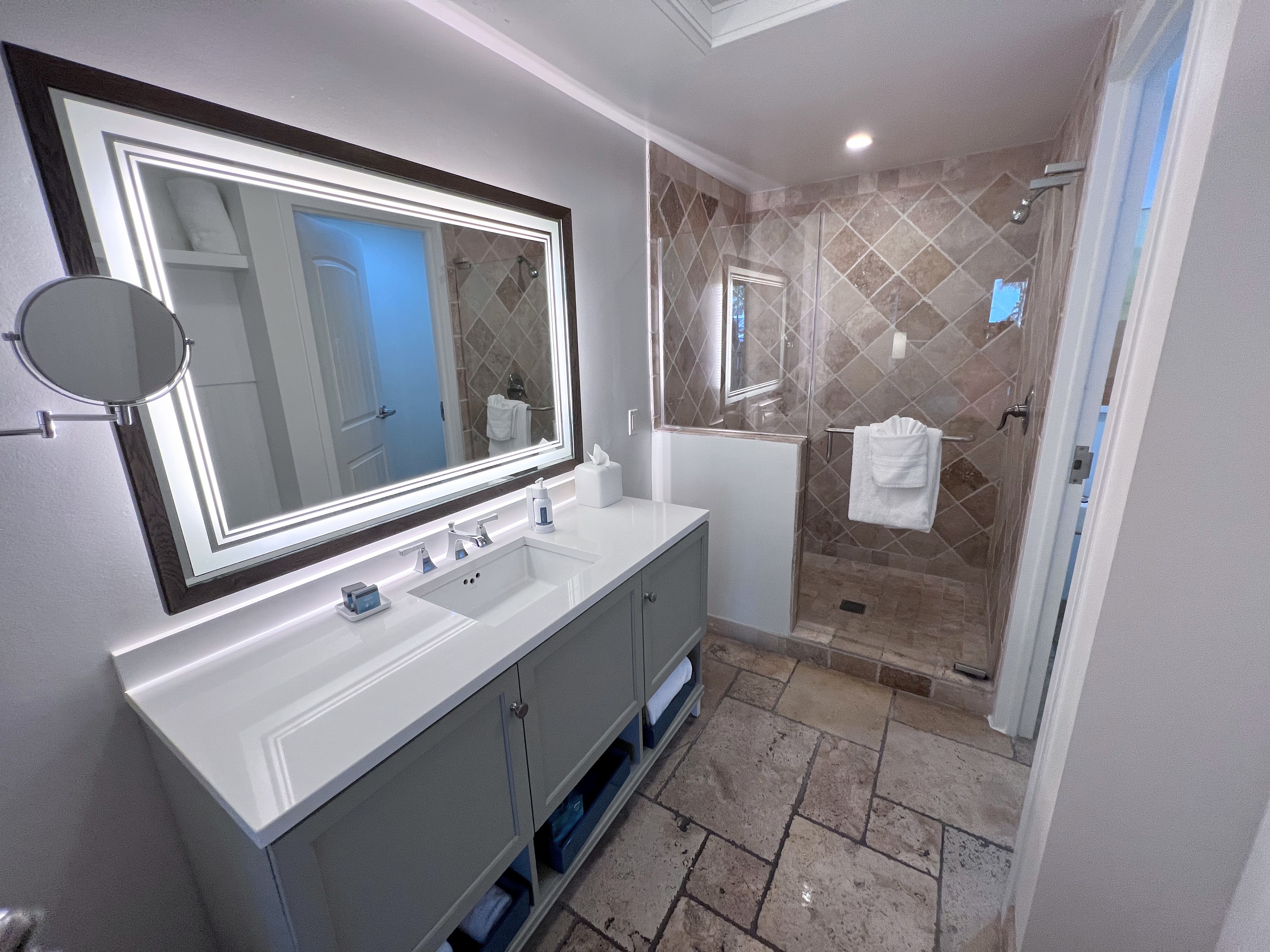 Hawks Cay Resort guest bathroom