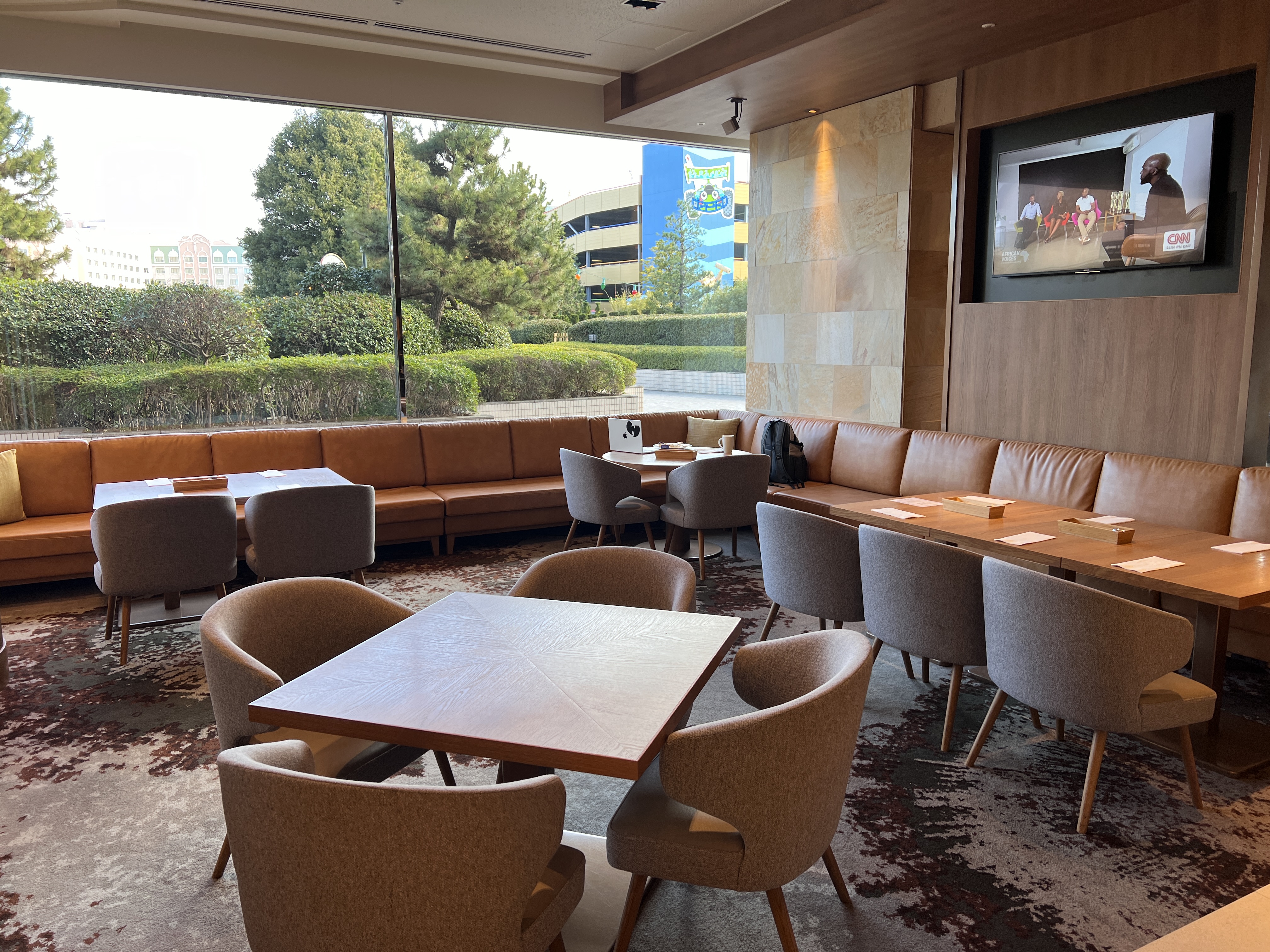 Hilton Tokyo Bay diamond breakfast seating area Hilton Tokyo Bay diamond breakfast seating area