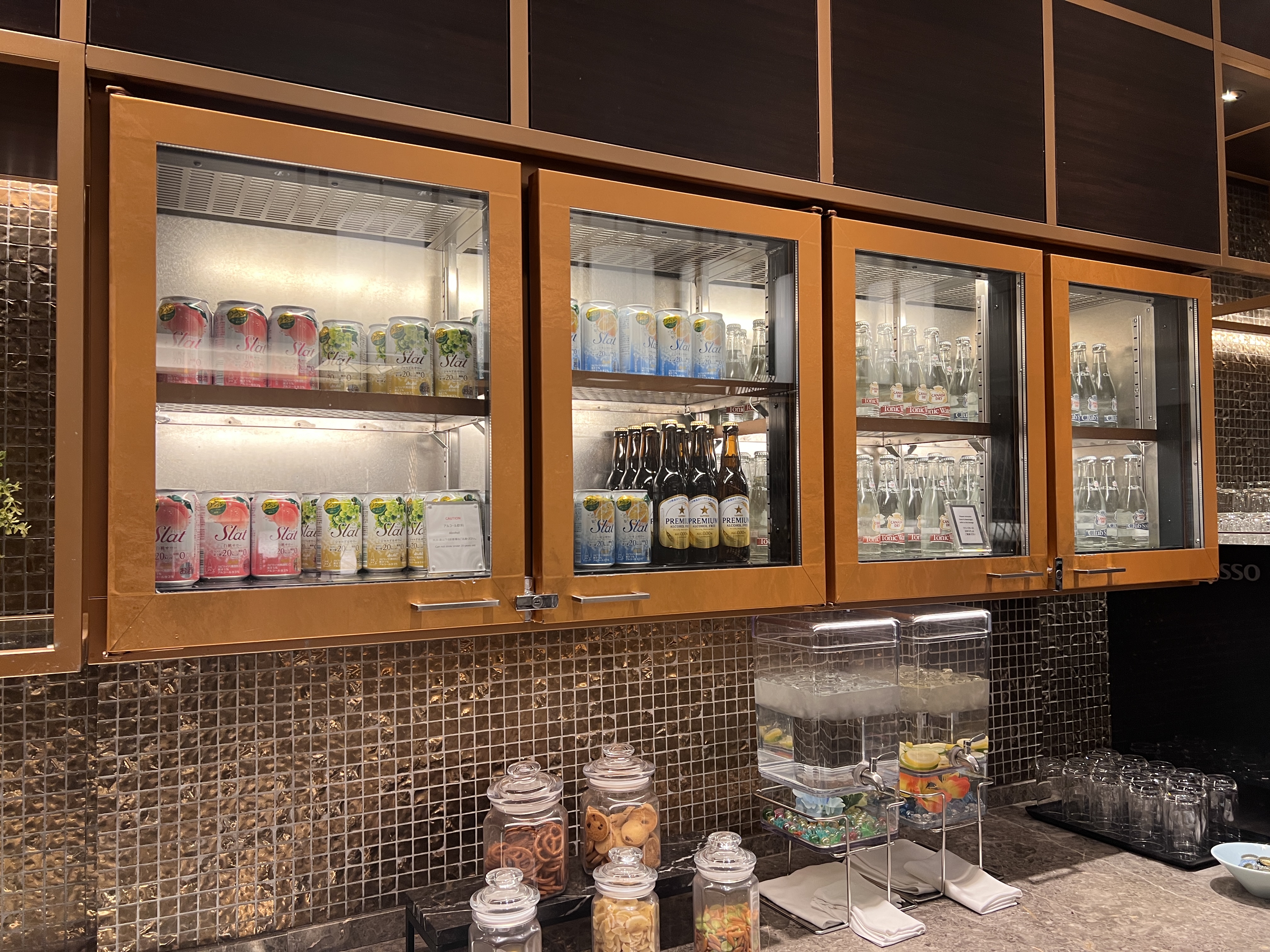Hilton Tokyo Bay executive lounge drink selection Hilton Tokyo Bay executive lounge drink selection