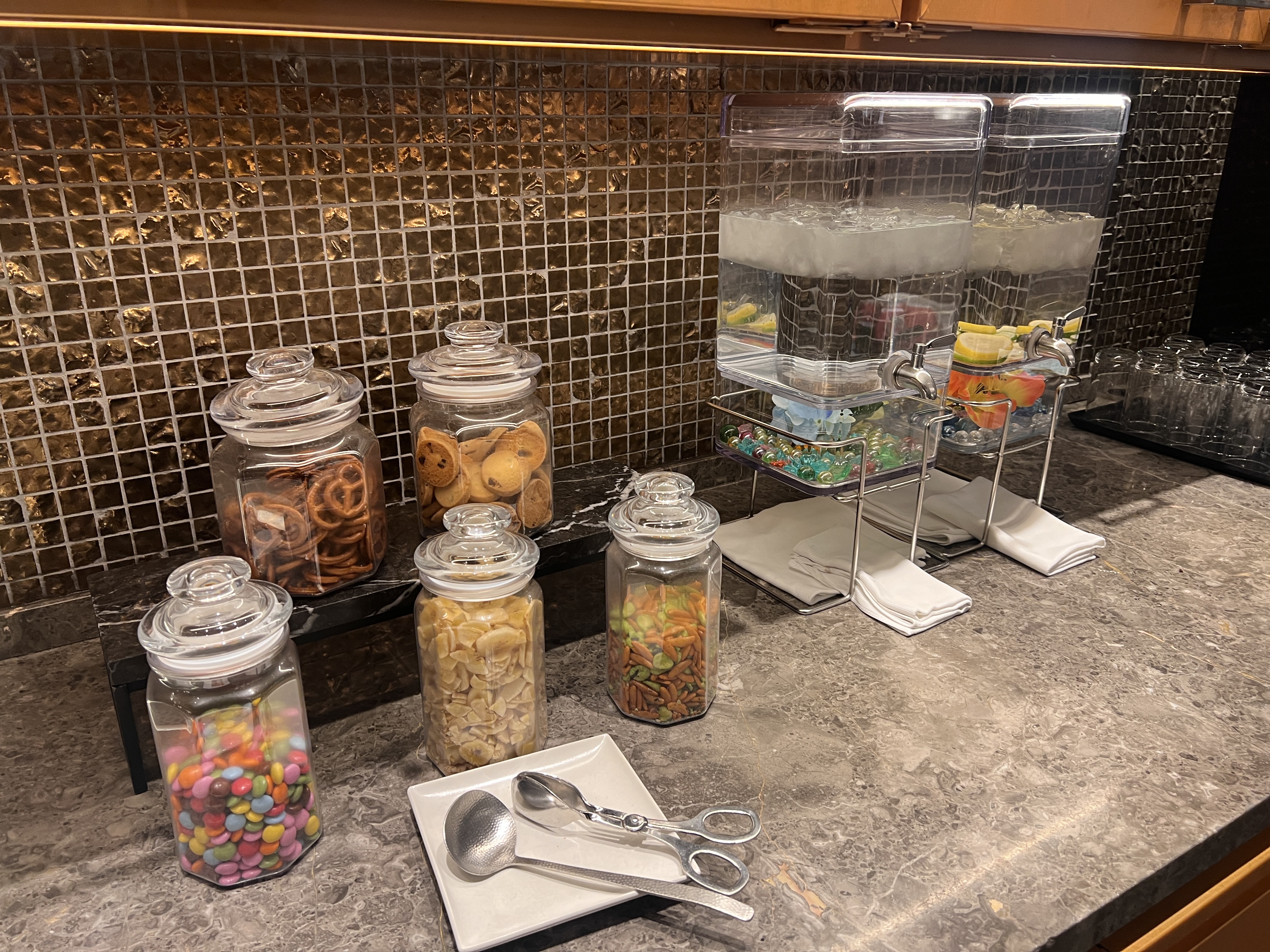 Hilton Tokyo Bay executive lounge snacks Hilton Tokyo Bay executive lounge snacks