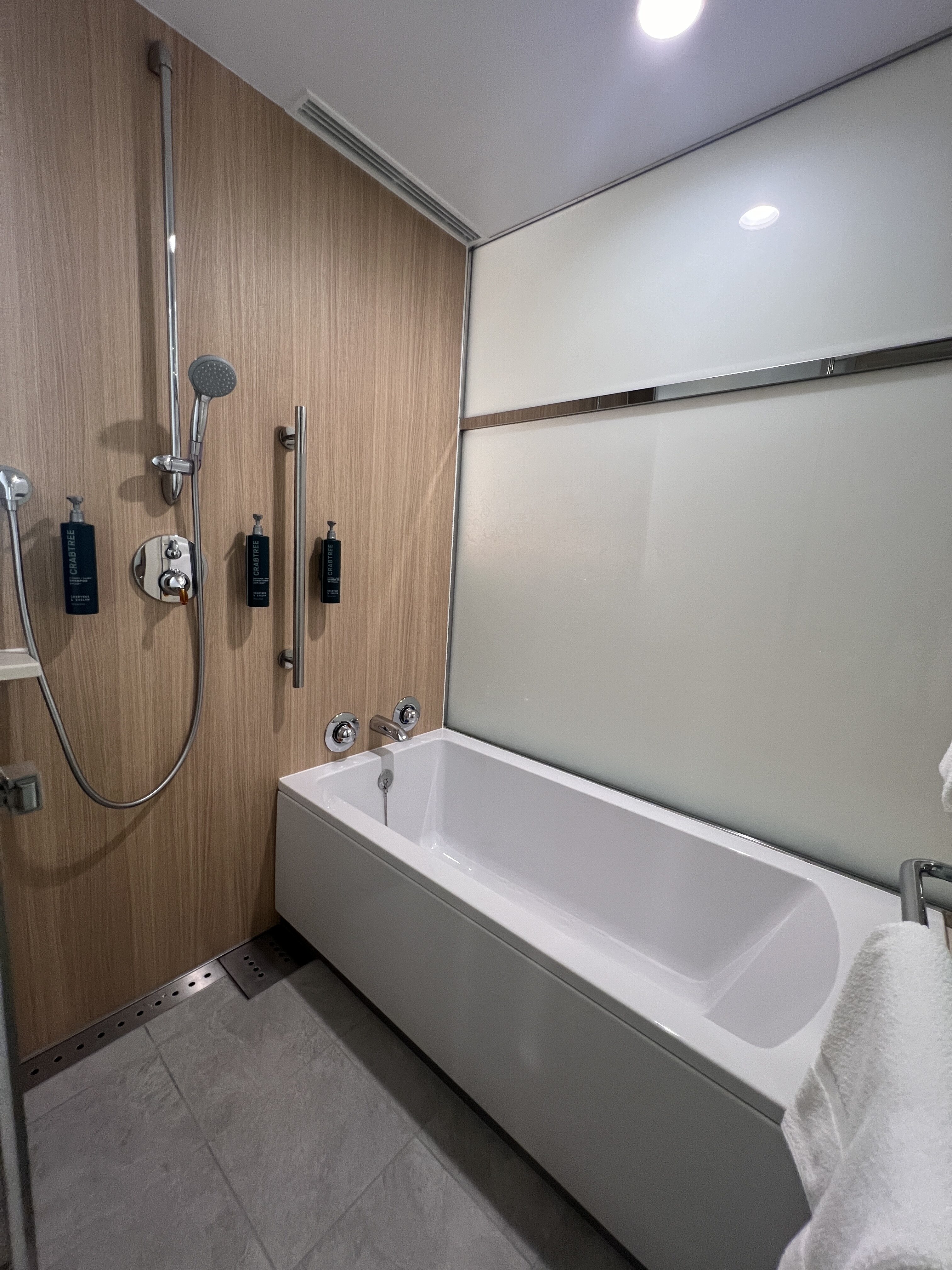 Hilton Tokyo Bay room shower and bathtub Hilton Tokyo Bay room shower and bathtub