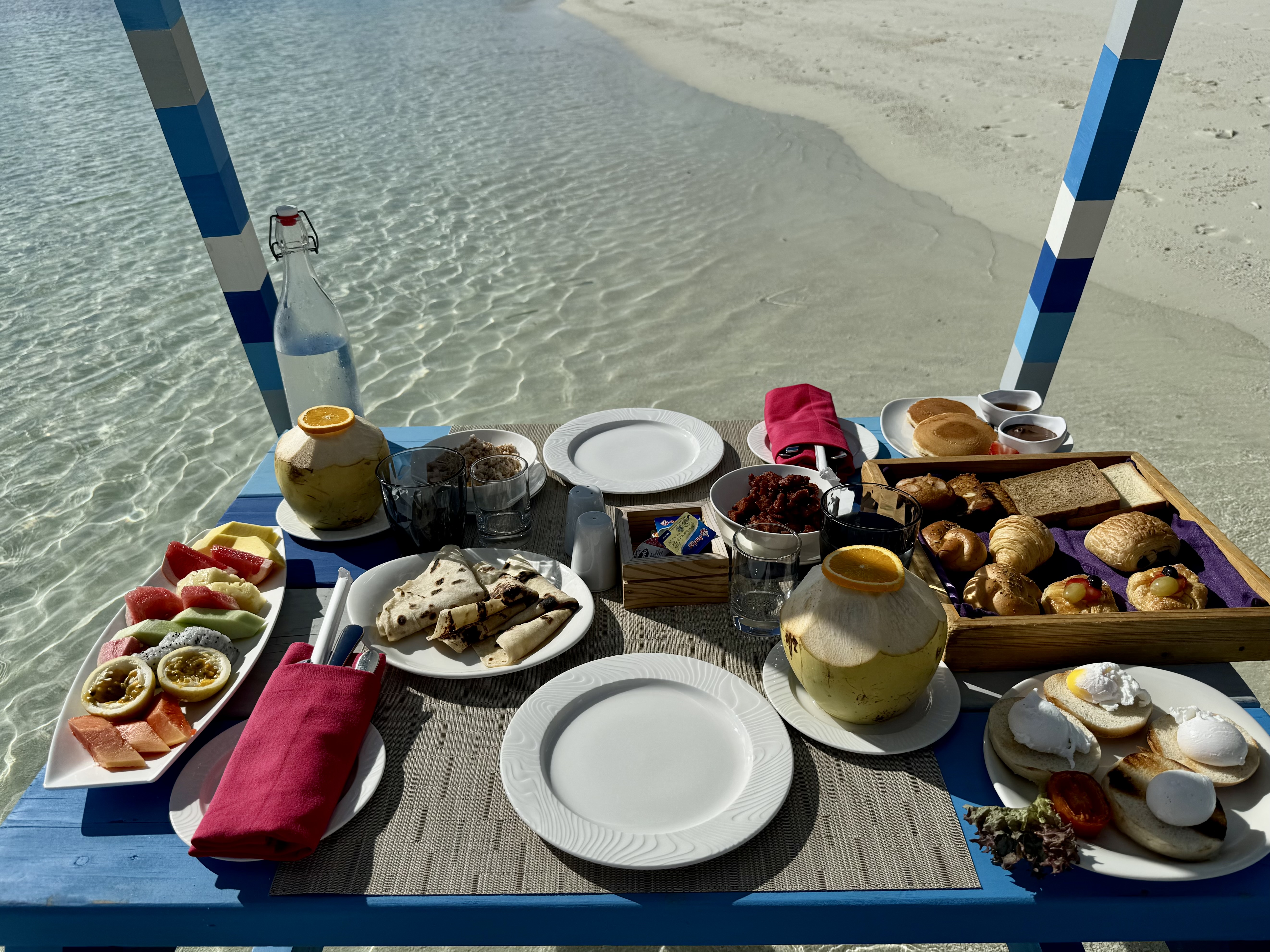 Iru Veli F n B Lagoon Breakfast 