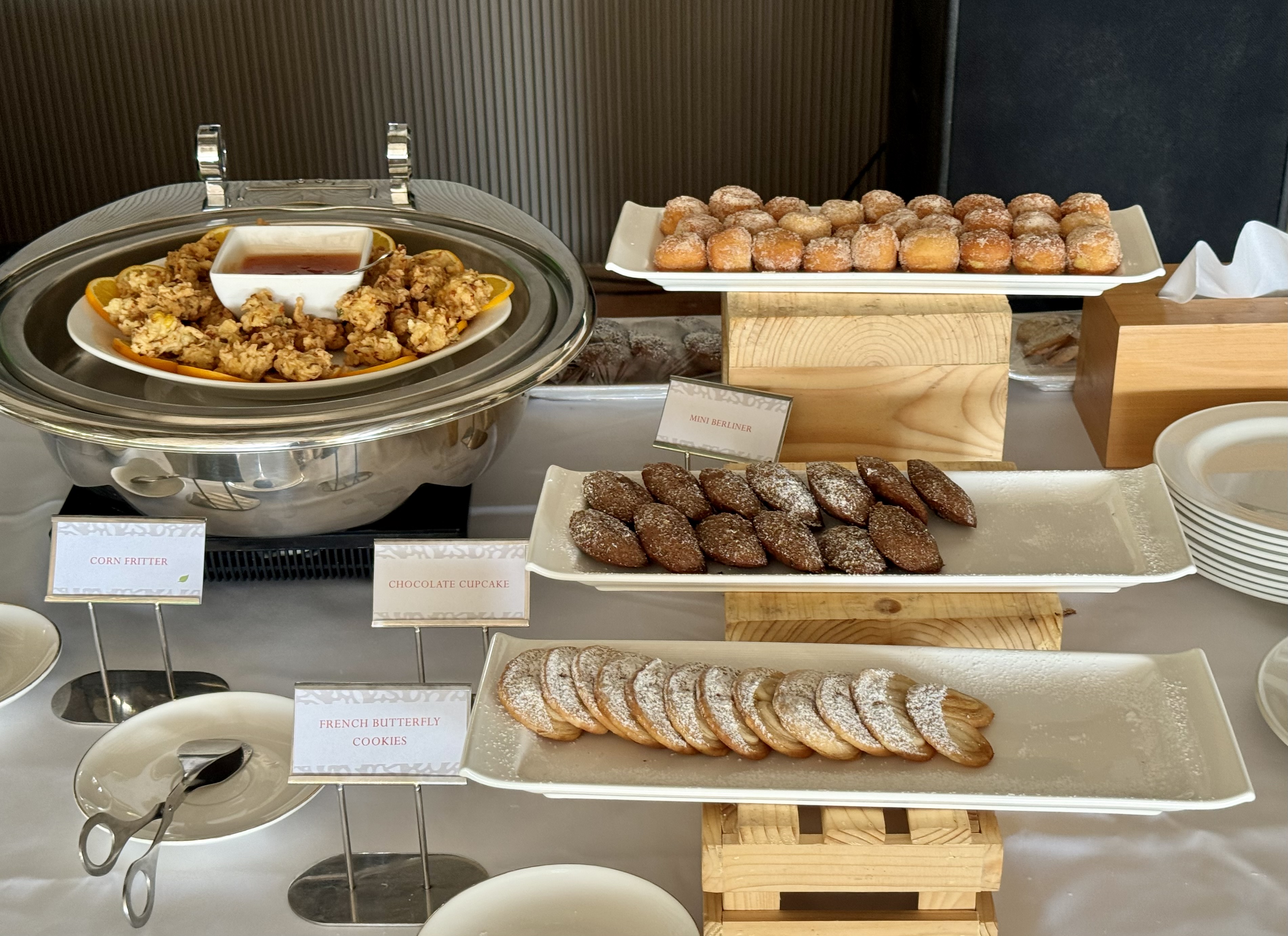 Iru Veli F n B buffet dessert