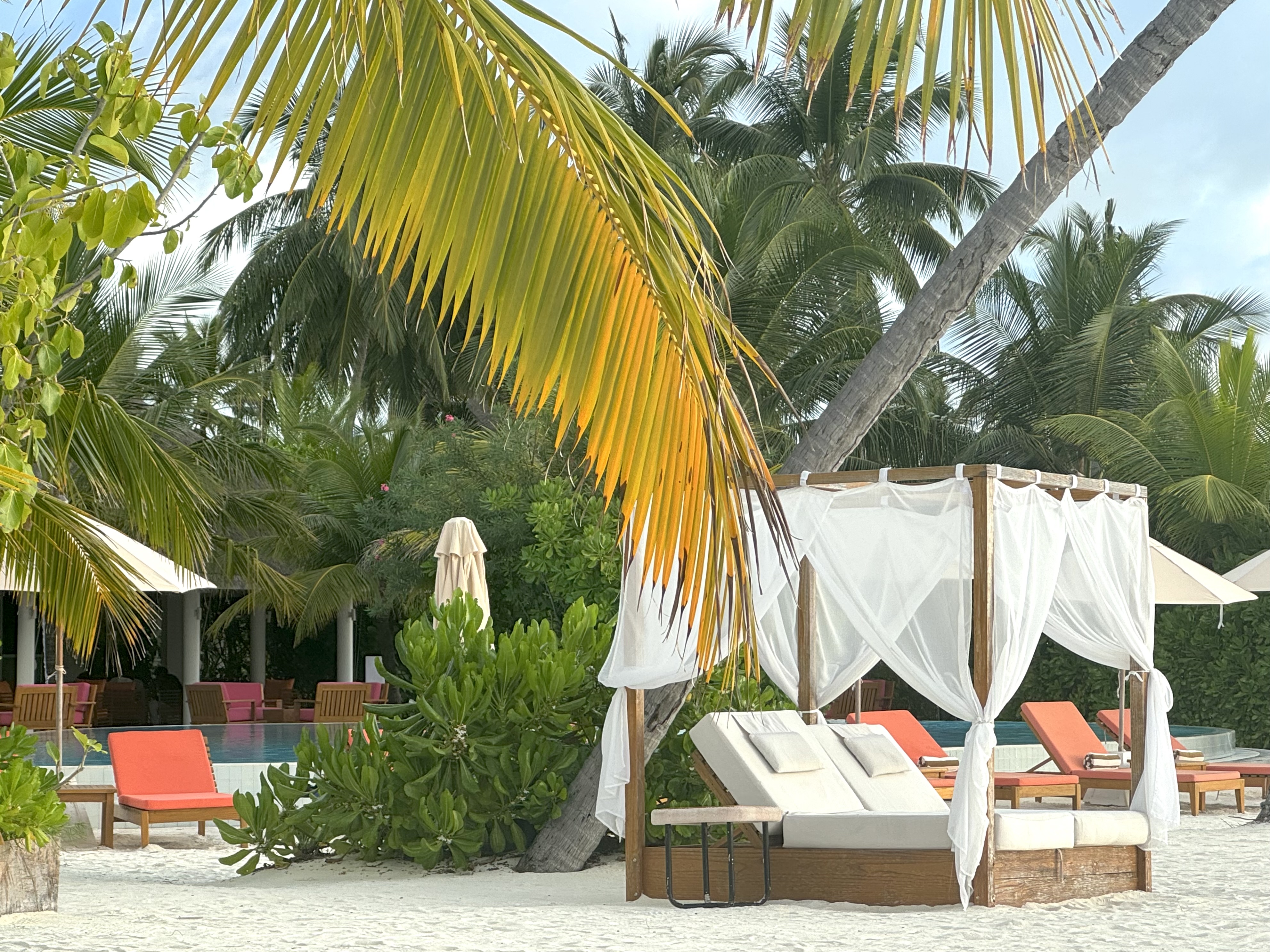Iru Veli beach bed 