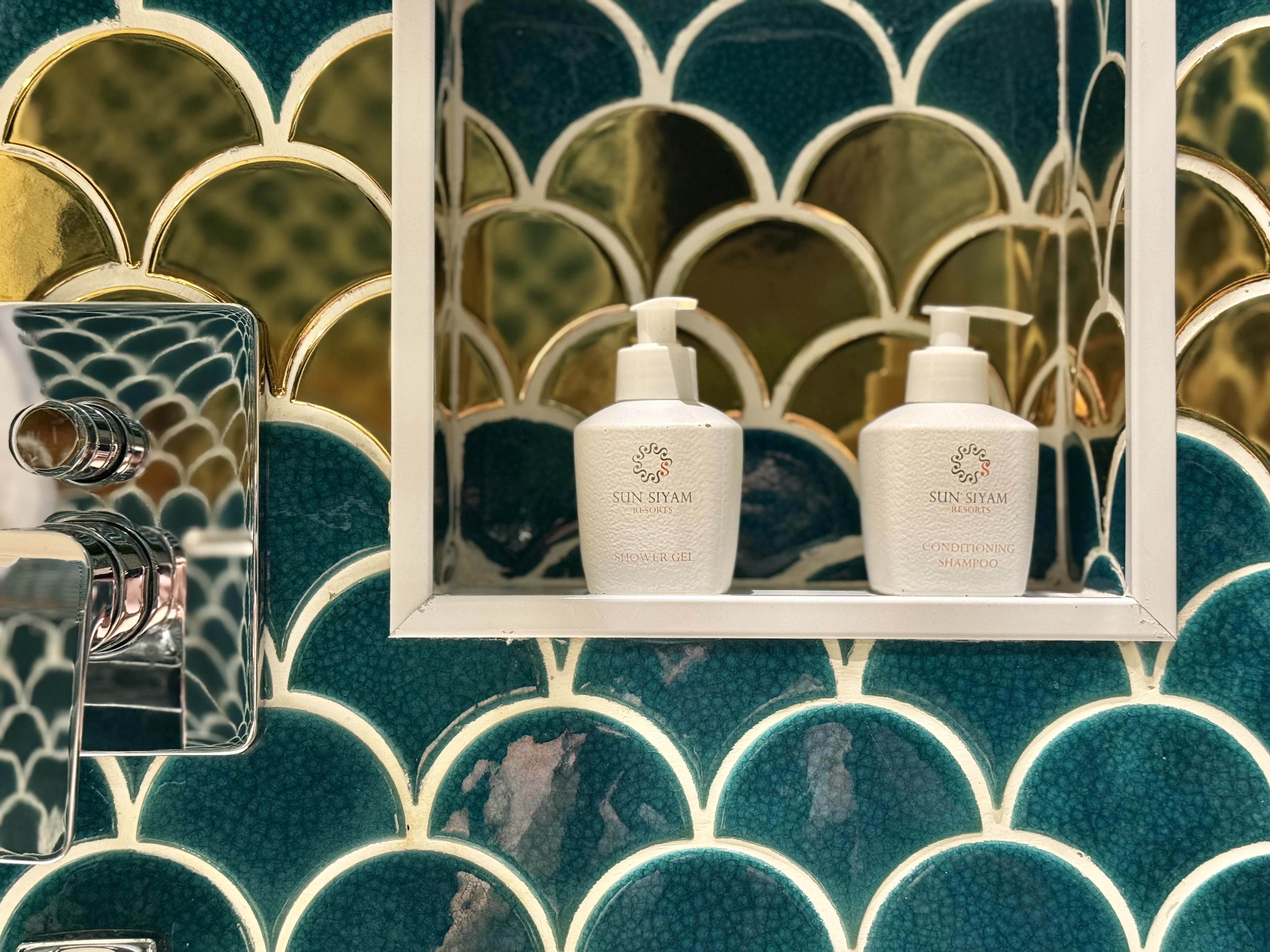 Iru Veli bedroom bathroom amenities