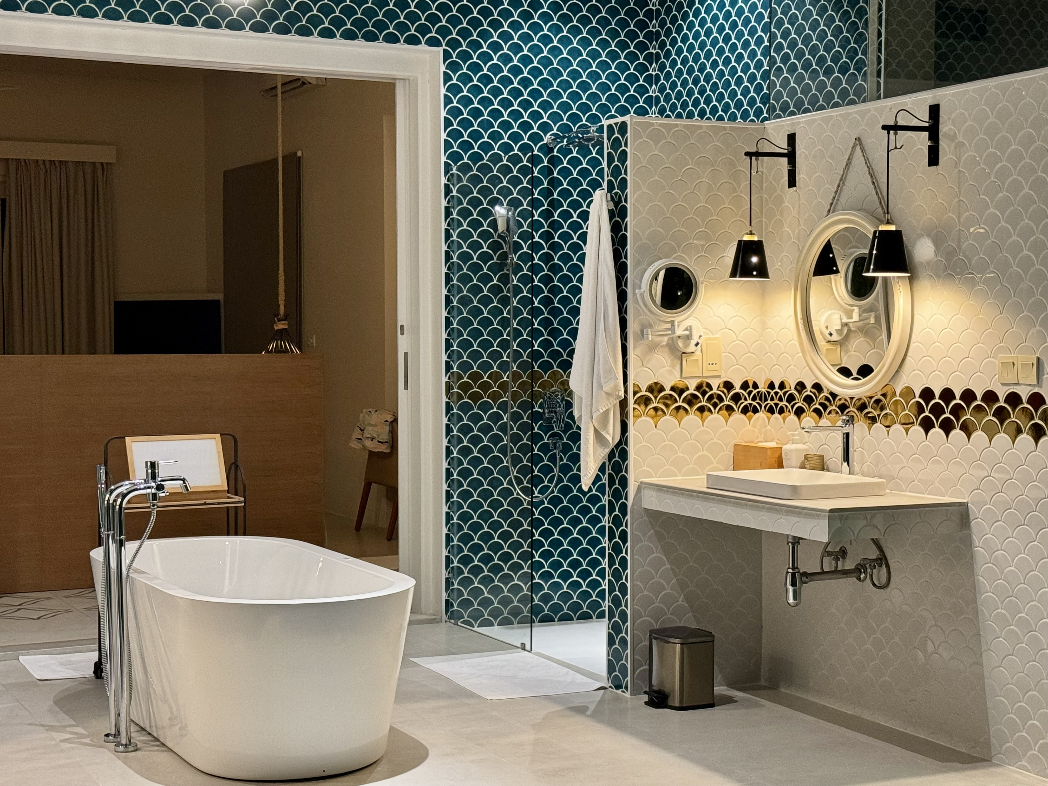 Iru Veli bedroom bathroom by night 