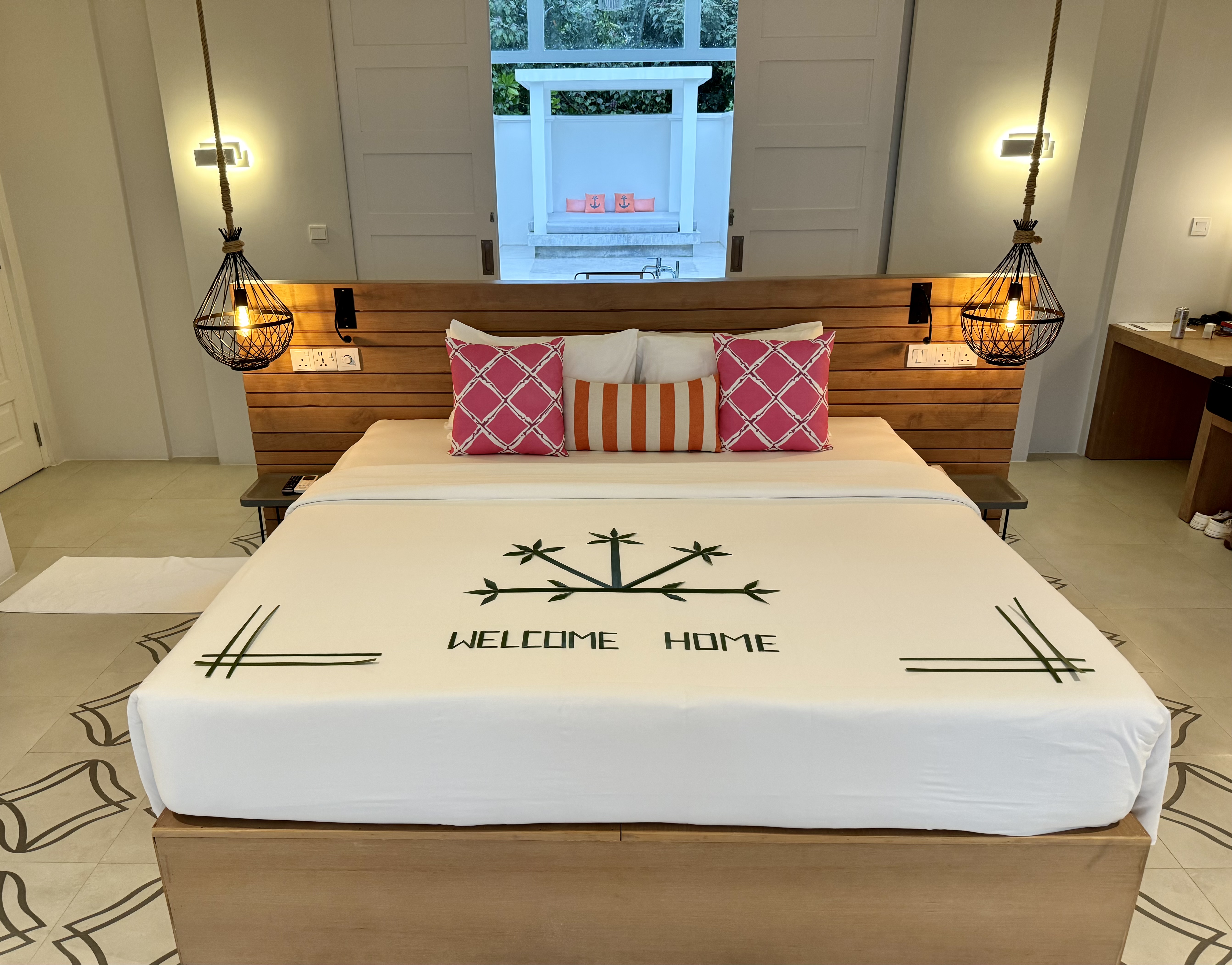 Iru Veli bedroom bed