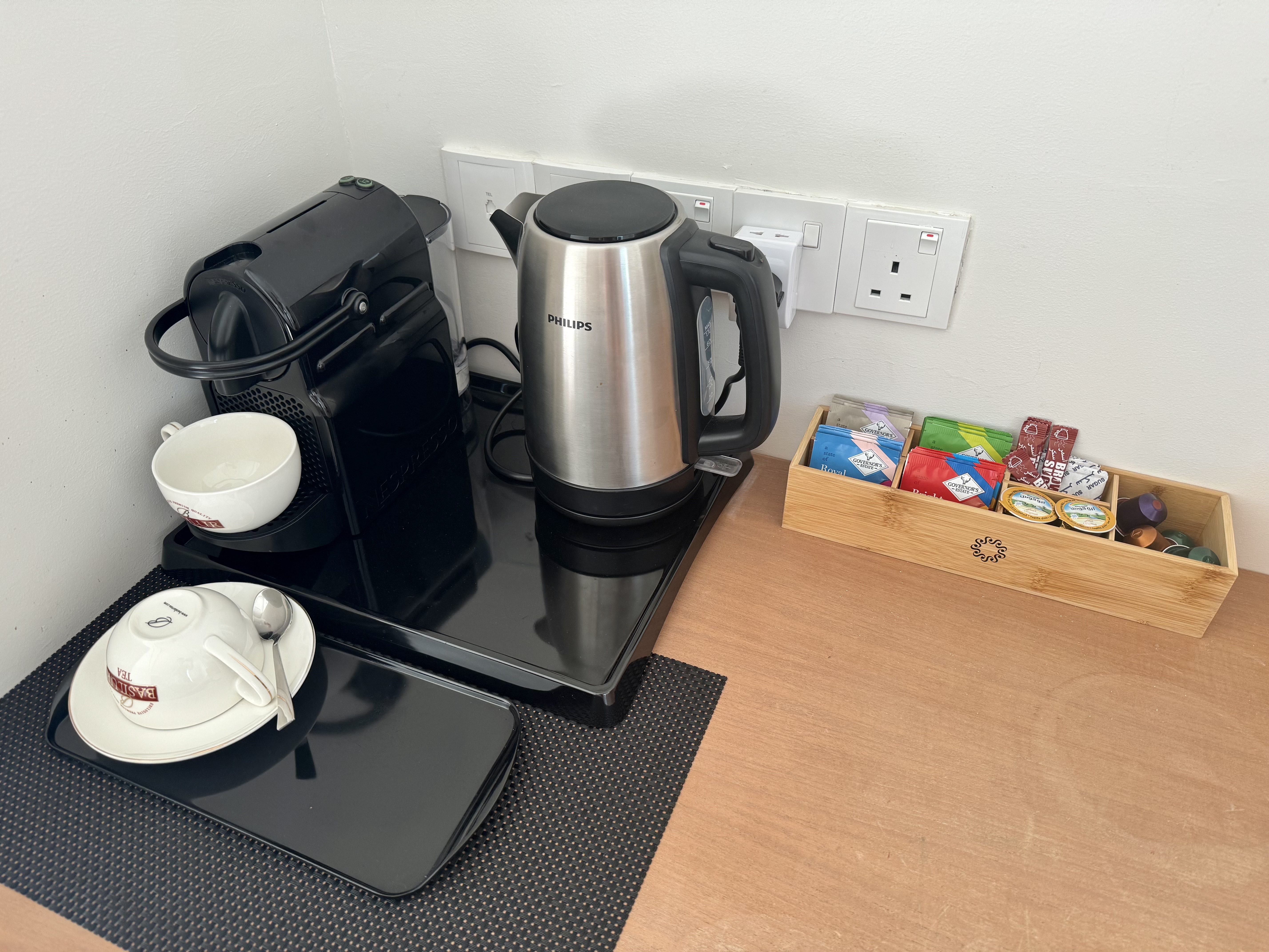 Iru Veli bedroom hot drinks