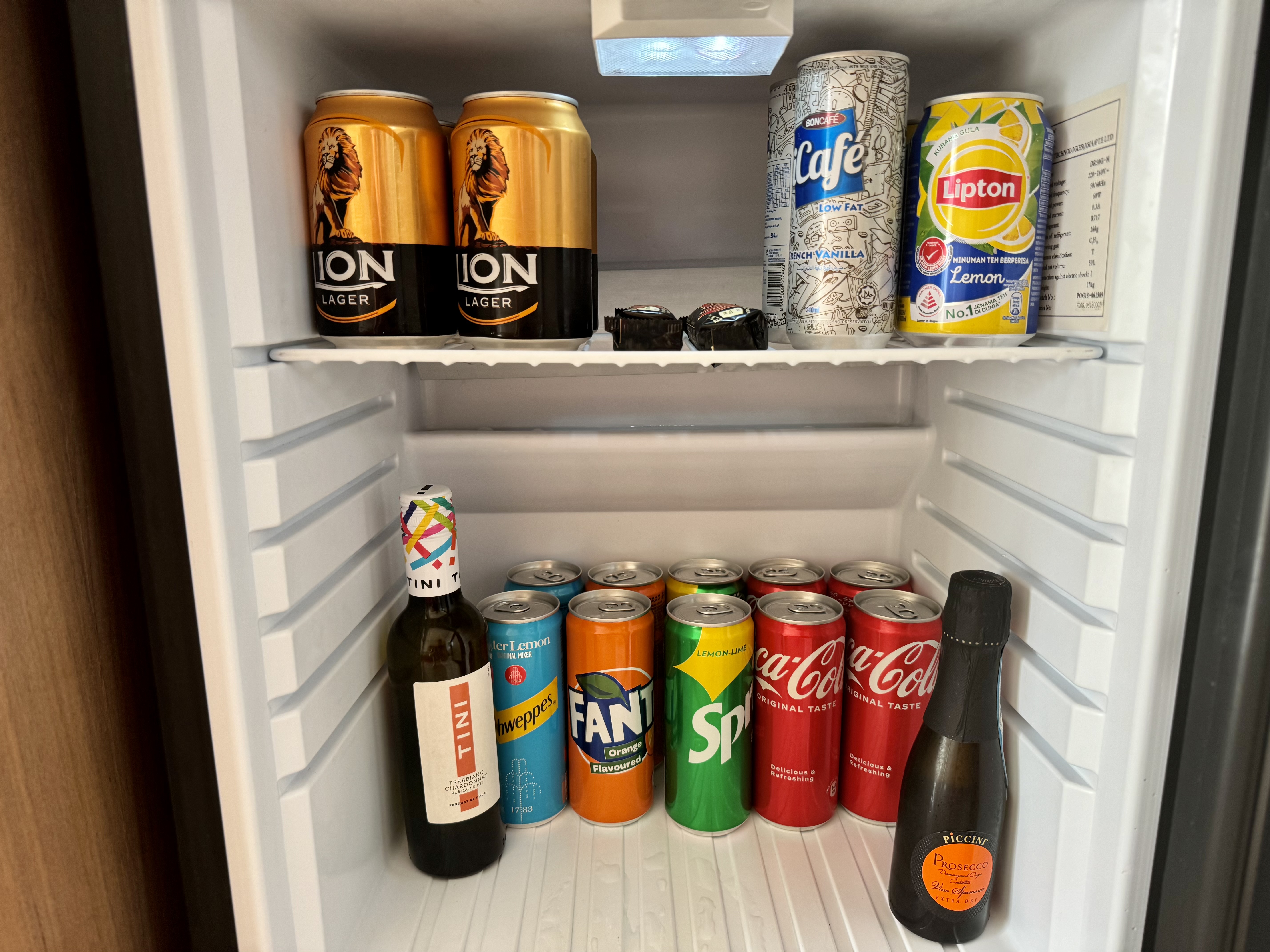 Iru Veli bedroom minibar