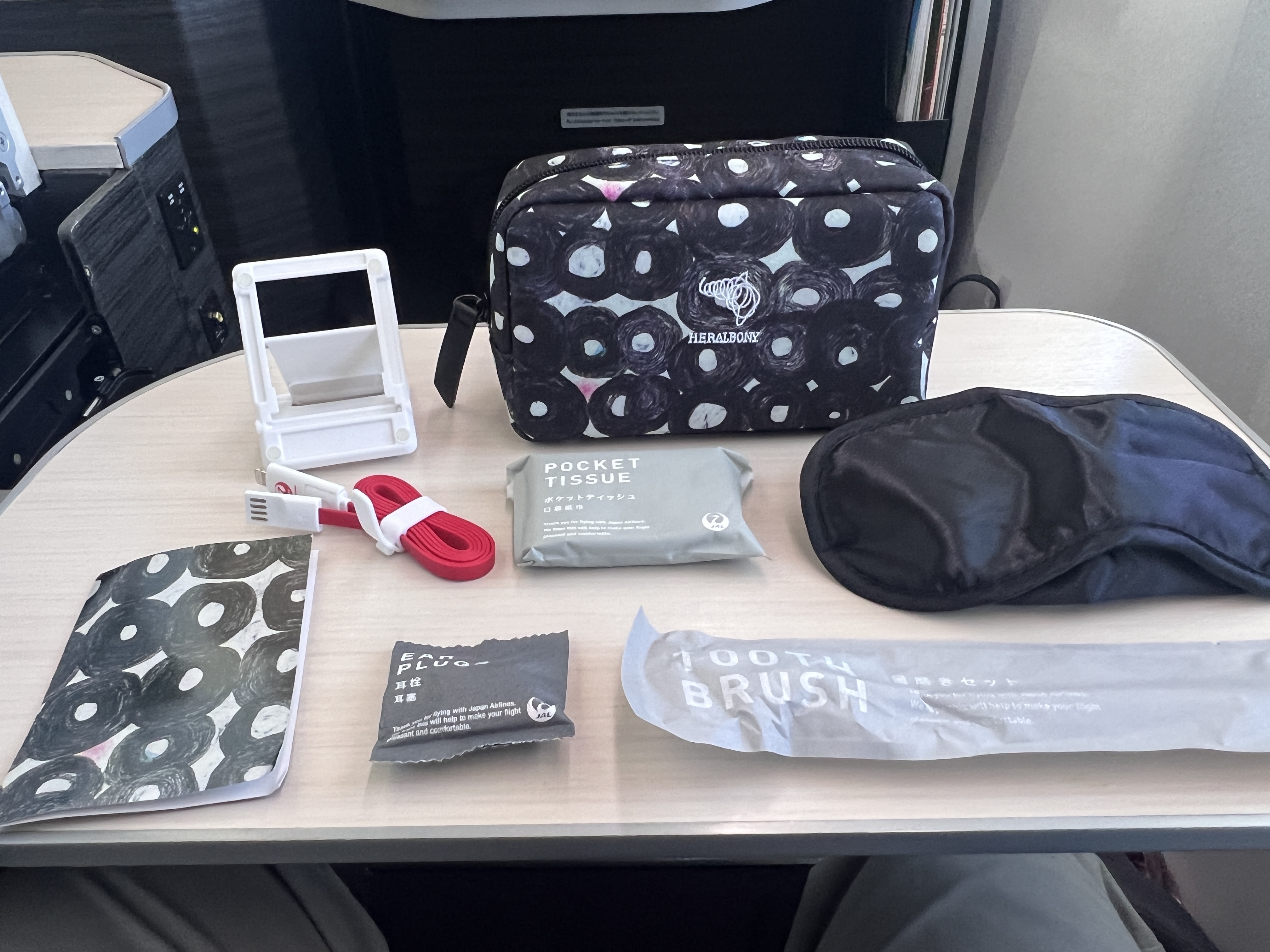 Japan Airlines 777 300er business class amenity kit inner Japan Airlines 777 300er business class amenity kit inner