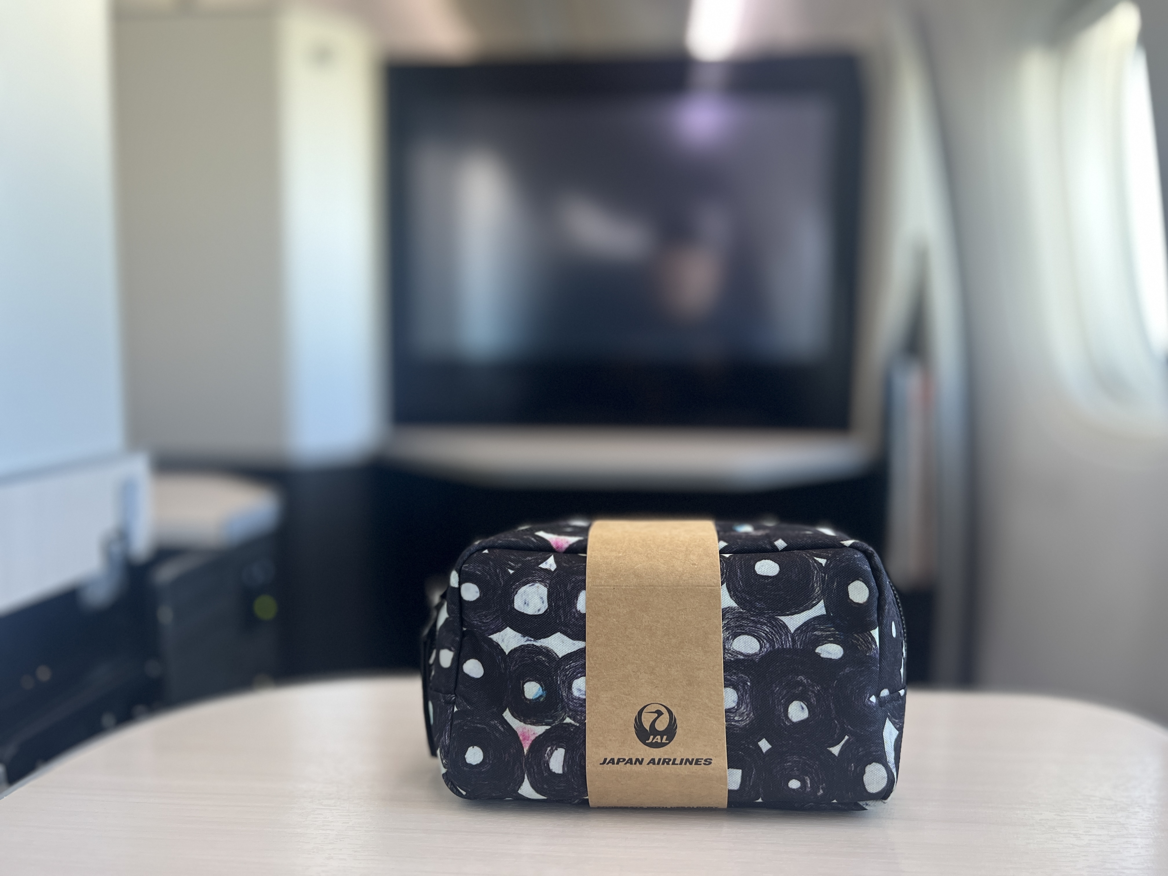 Japan Airlines 777 300er business class amenity kit outer Japan Airlines 777 300er business class amenity kit outer