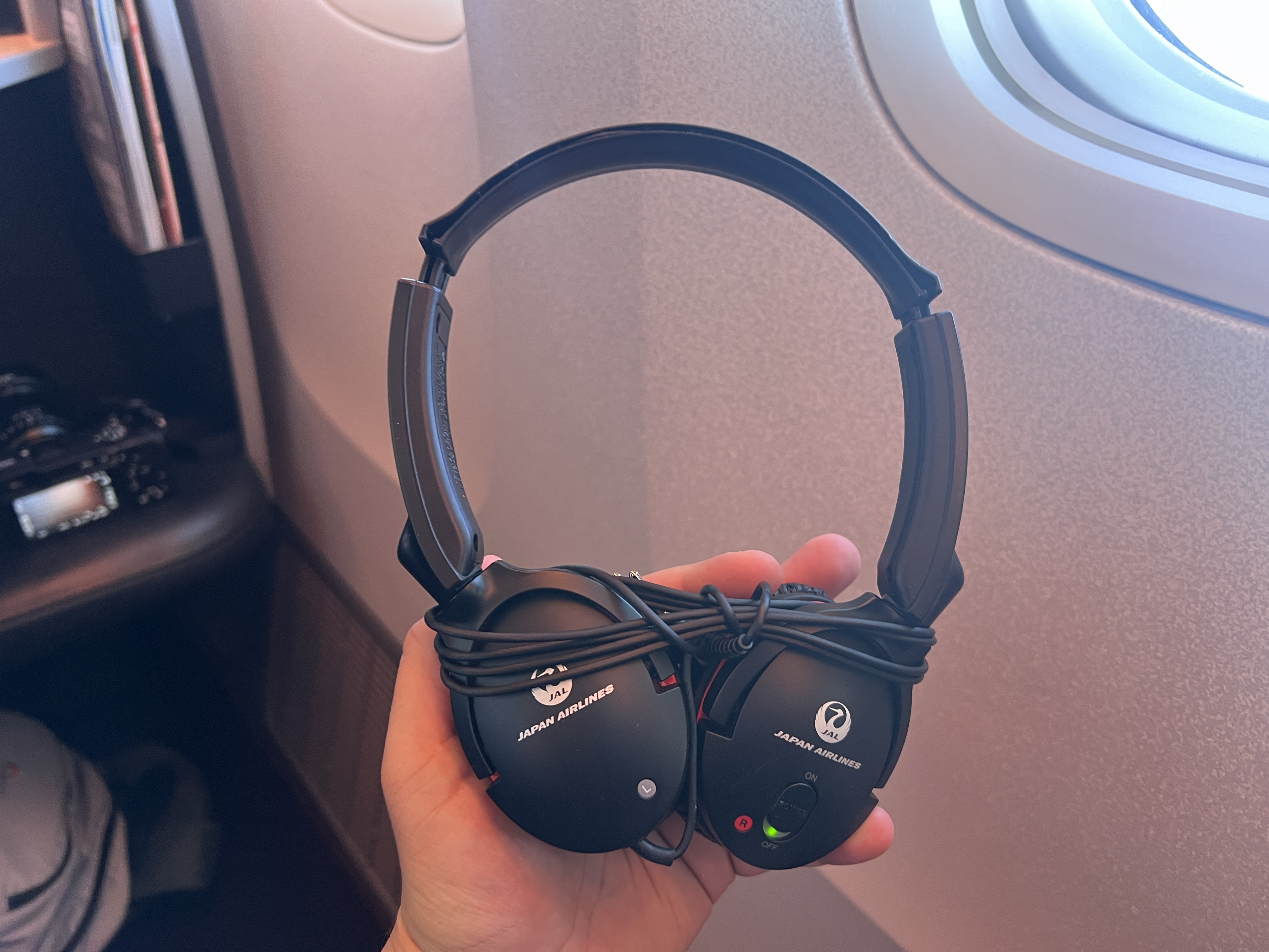 Japan Airlines 777 300er business class headphones Japan Airlines 777 300er business class headphones