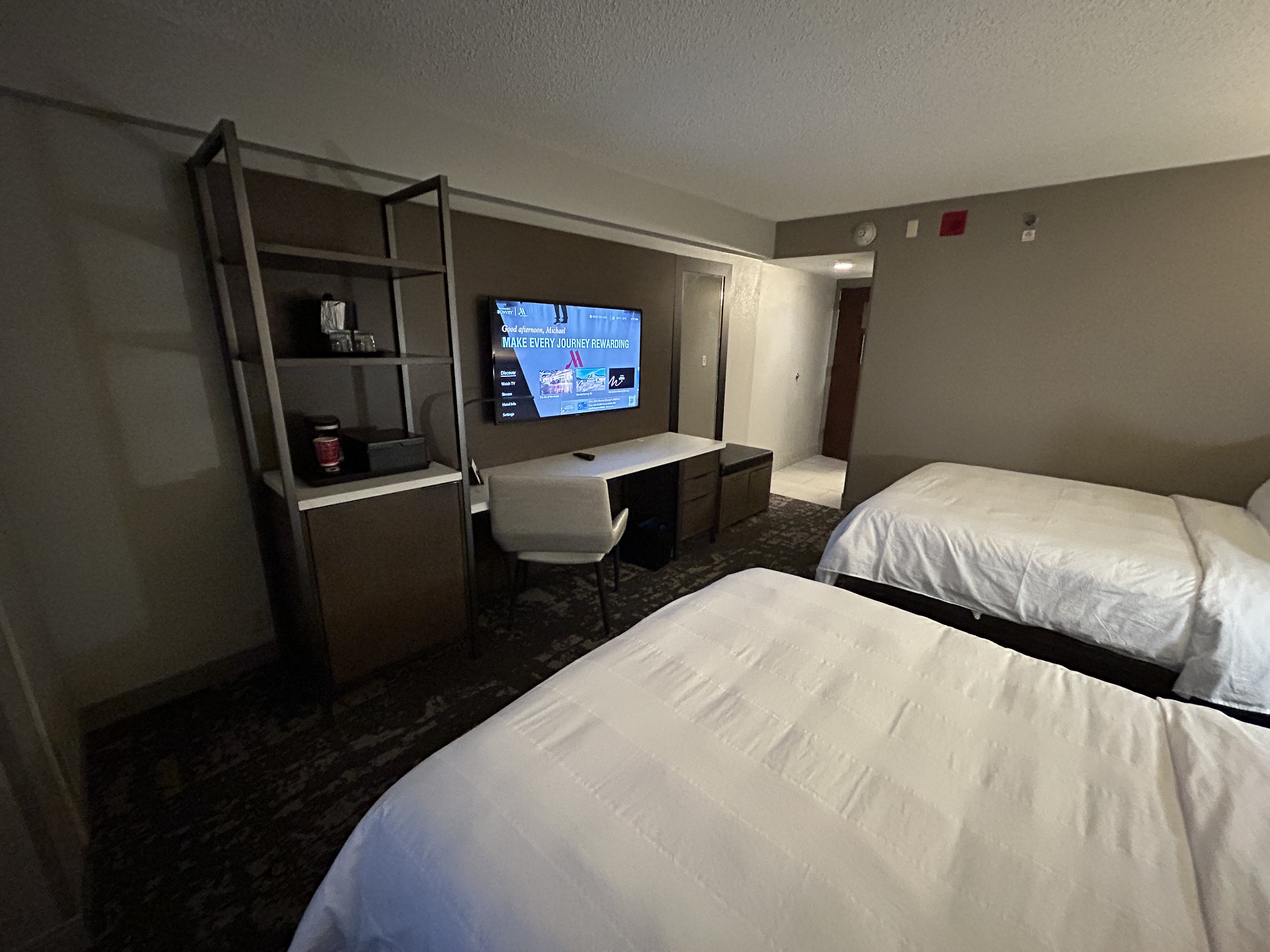 Marriott Albany bedroom left