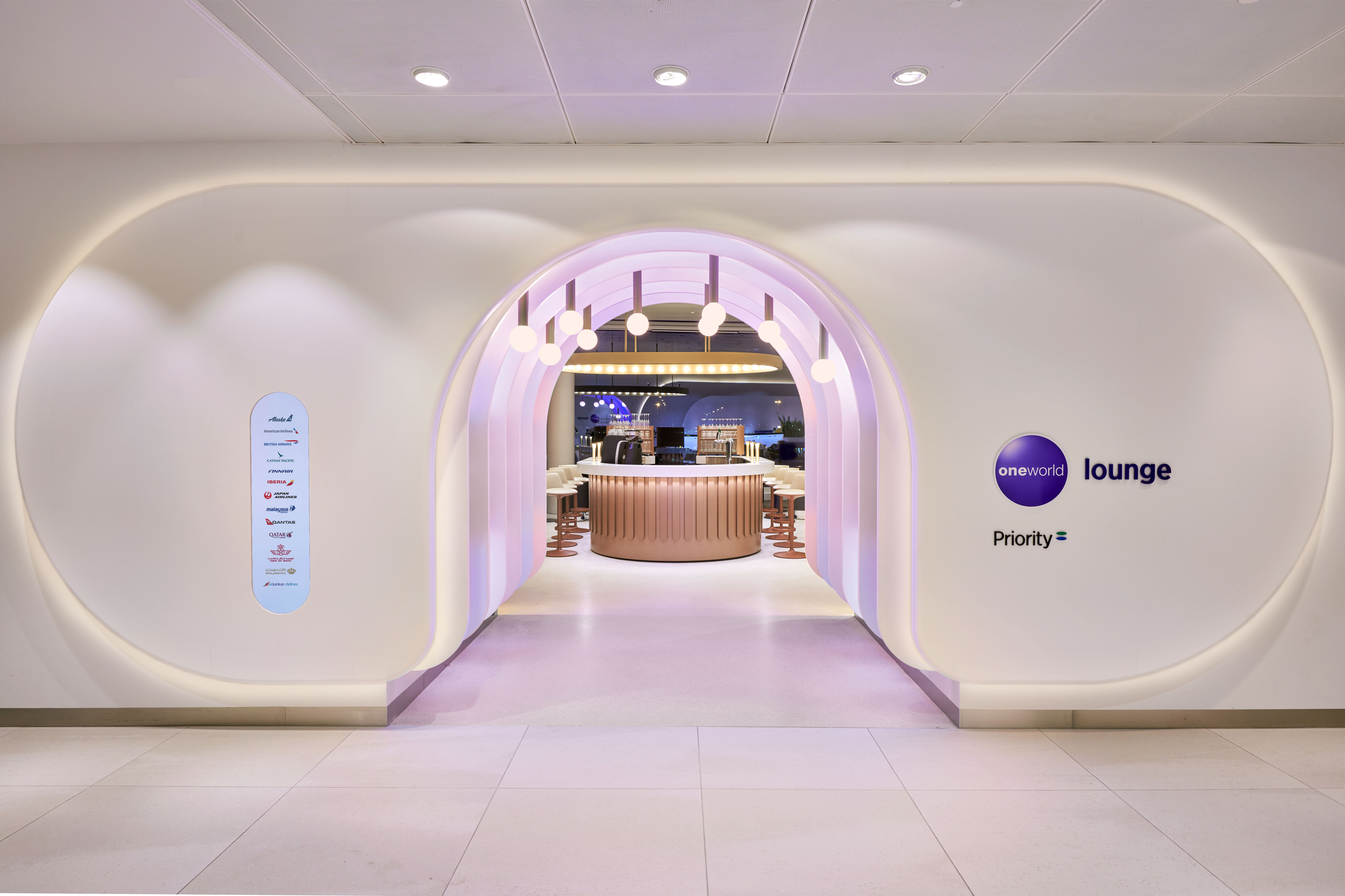 Oneworld lounge Amsterdam entrance